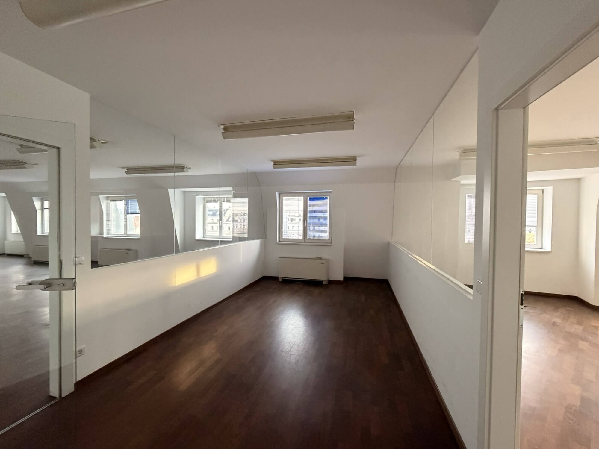 Repräsentative Bürofläche mit Votivkirchenblick