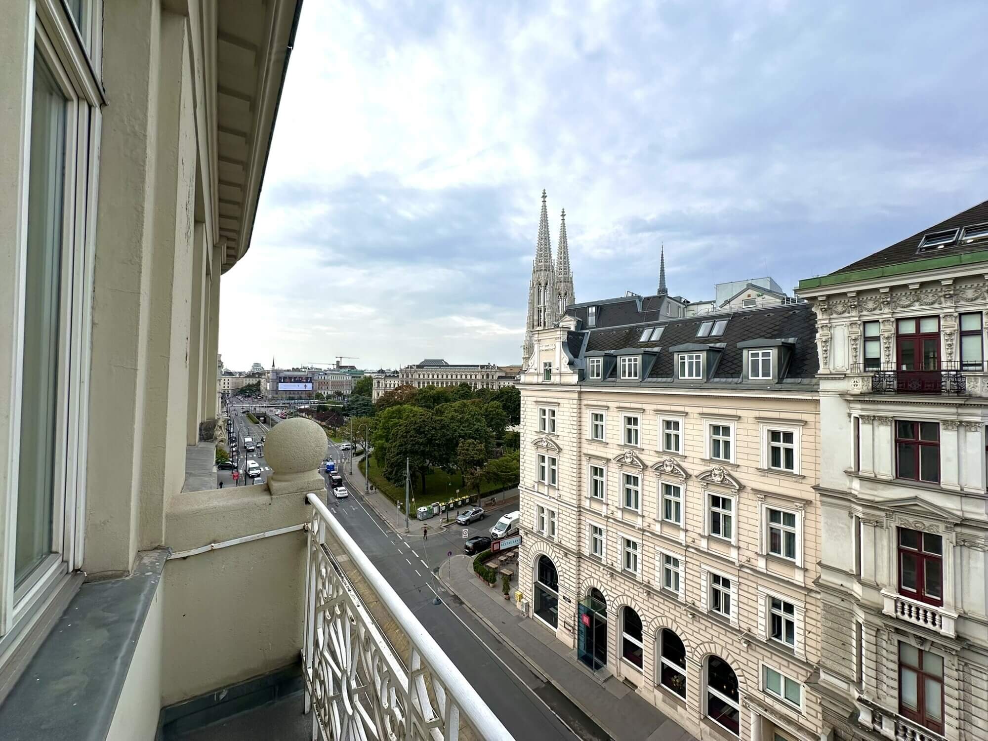 Repräsentative Büroflächen mit Blick auf die Votivkirche