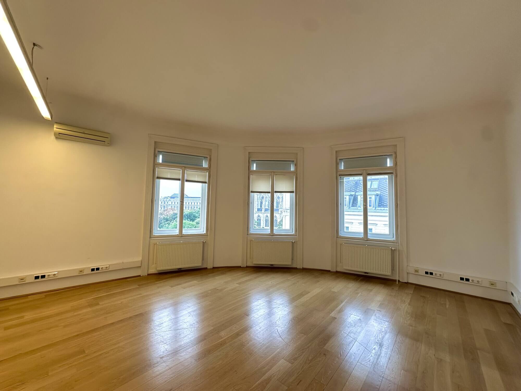 Repräsentative Büroflächen mit Blick auf die Votivkirche