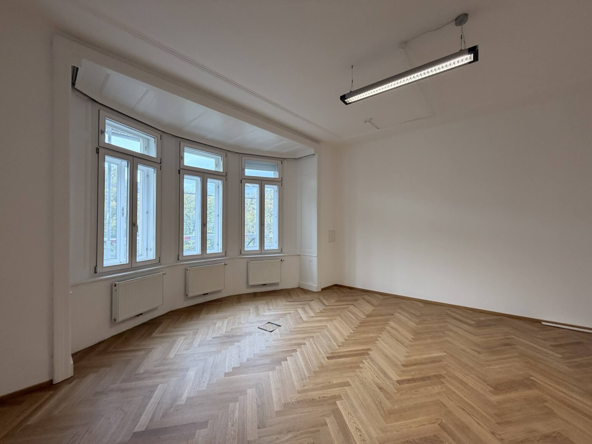 Stilvolles Altbaubüro im 8. Bezirk