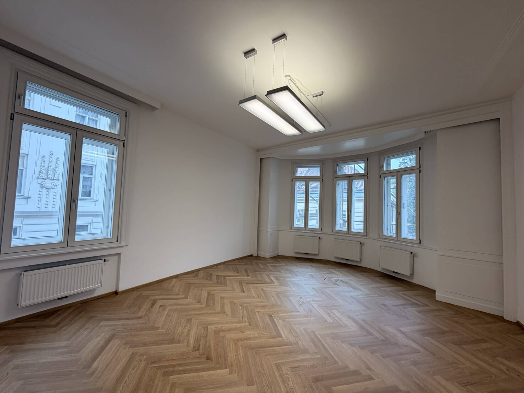 Stilvolles Altbaubüro im 8. Bezirk