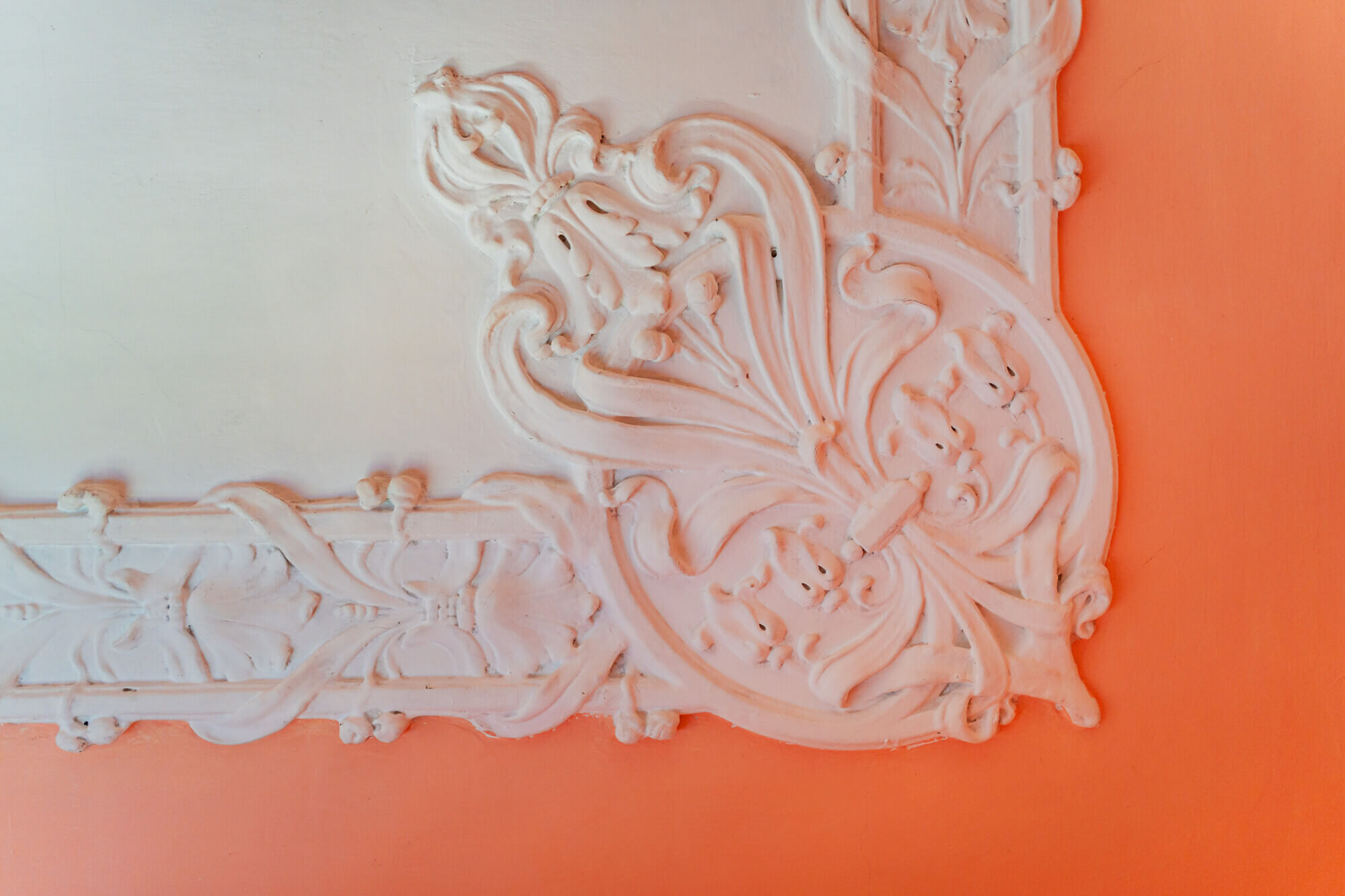 Old building apartment in need of renovation in a prime location of Ober St. Veit