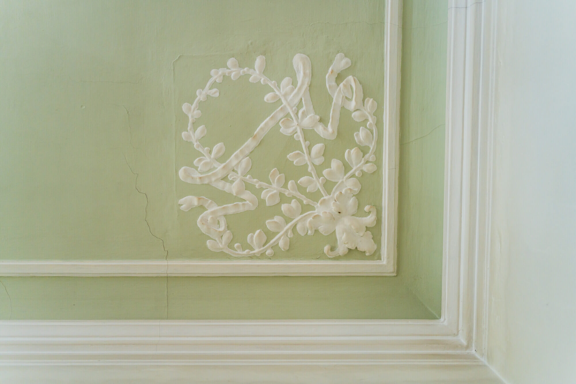 Old building apartment in need of renovation in a prime location of Ober St. Veit