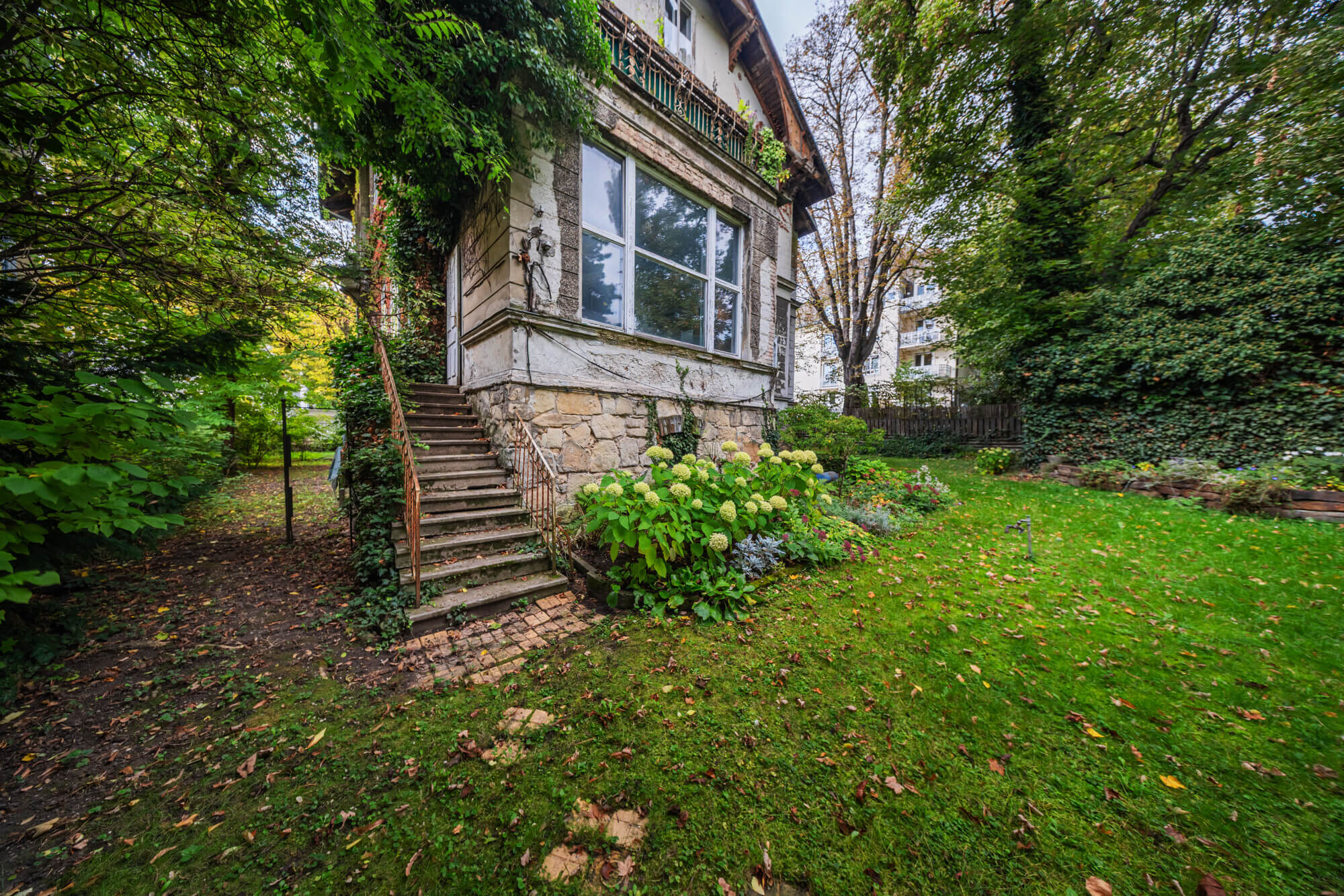 Mitten im Cottage - Villa mit großem Garten