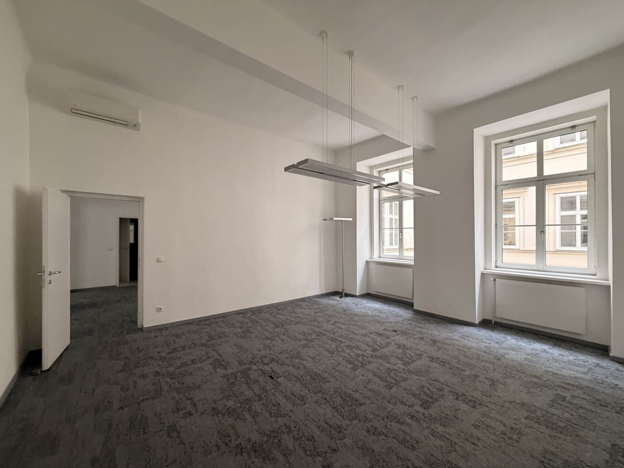 Right next to Kärntner Straße - office space