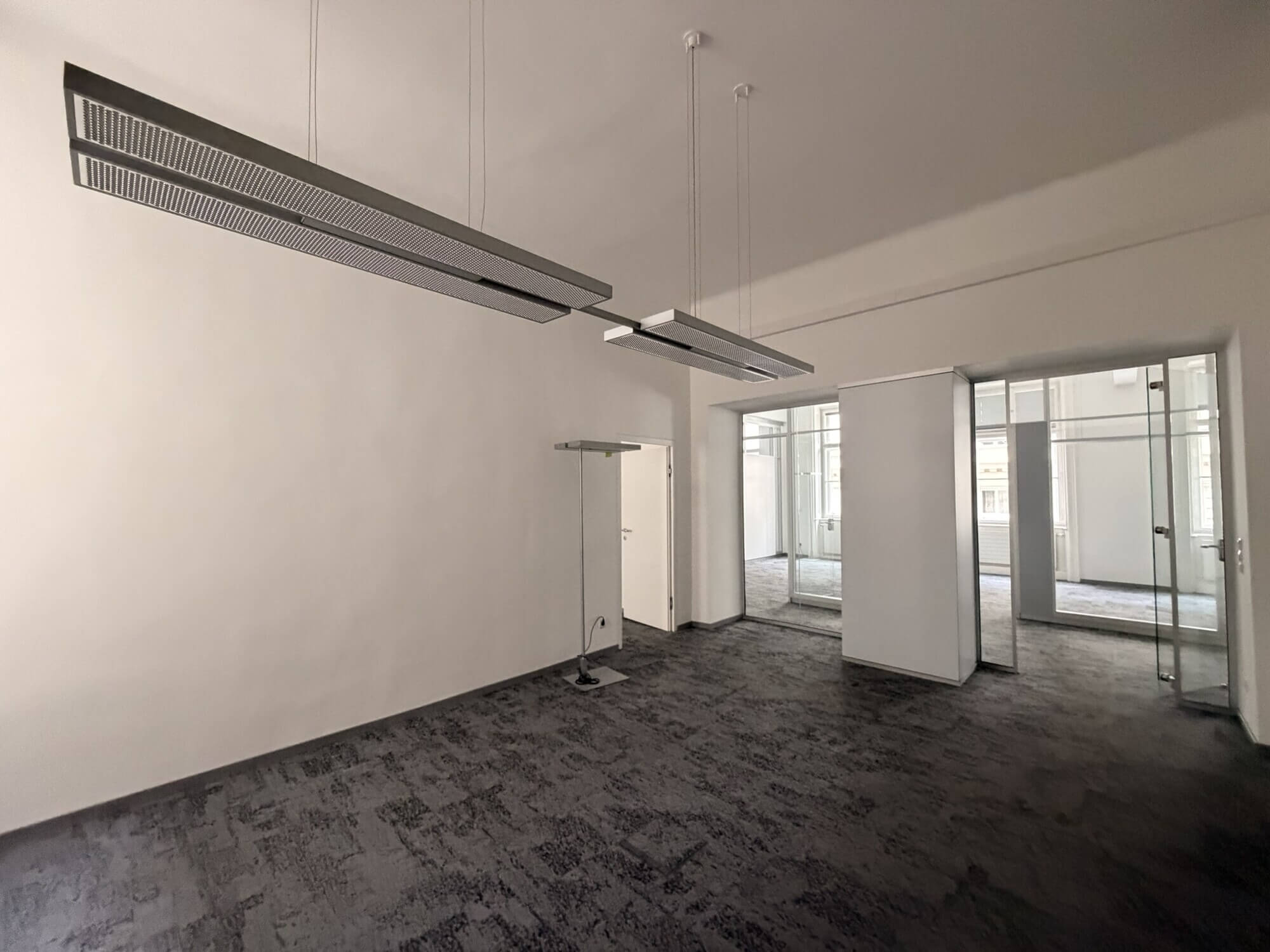 Right next to Kärntner Straße - office space