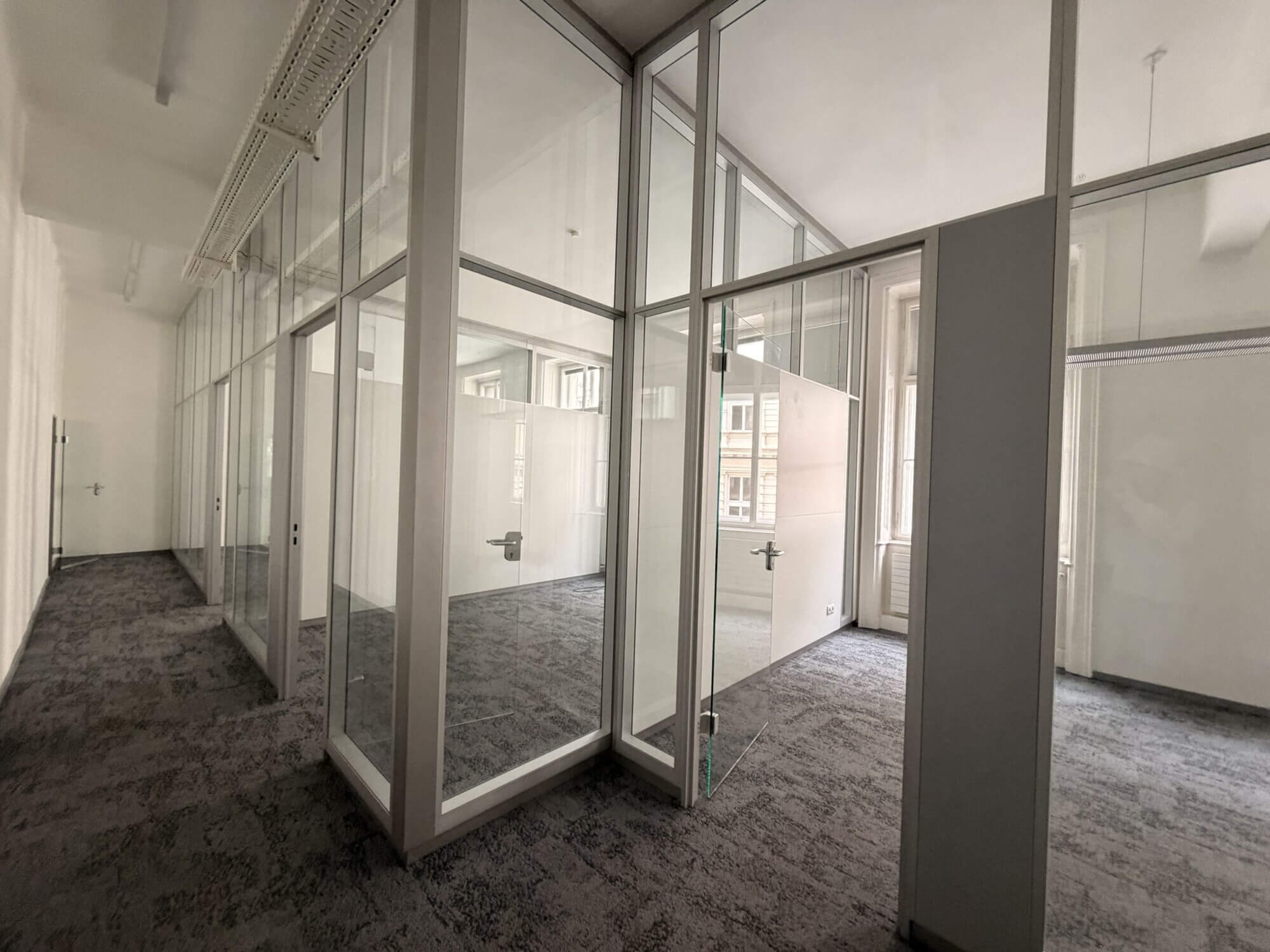 Right next to Kärntner Straße - office space