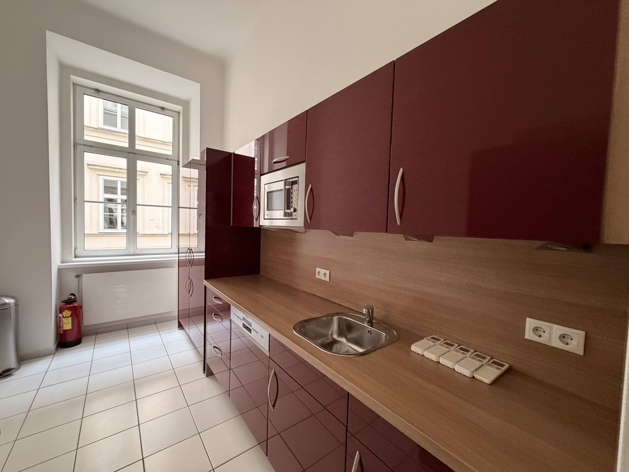 Right next to Kärntner Straße - office space