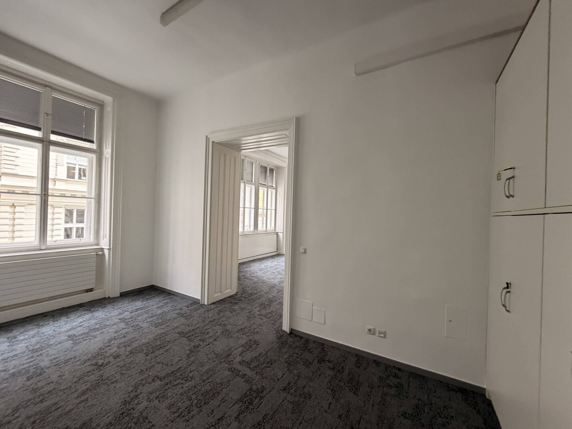 Right next to Kärntner Straße - office space