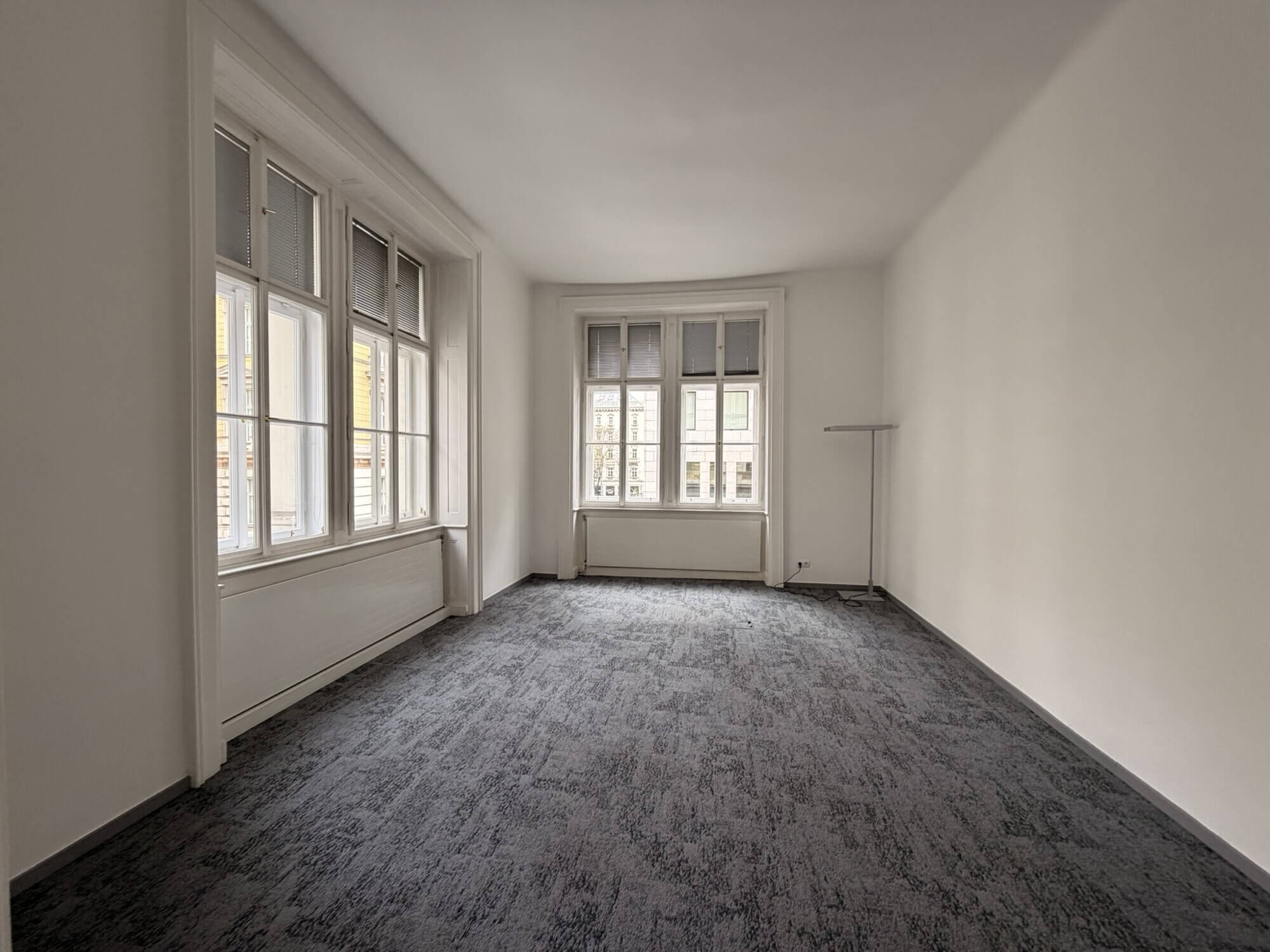 Right next to Kärntner Straße - office space