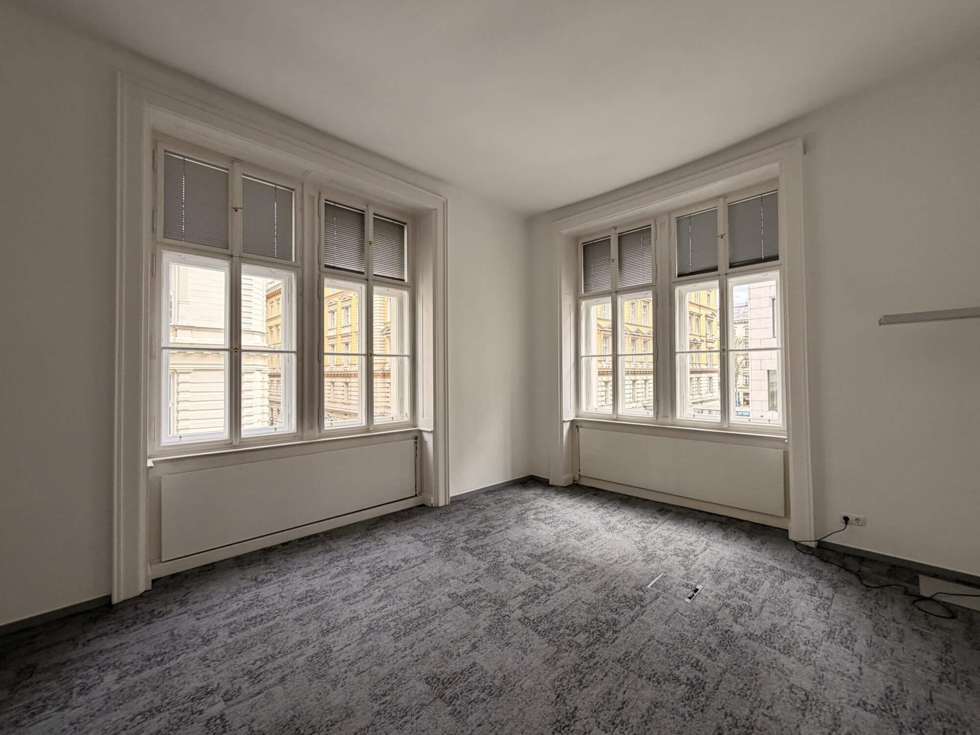 Right next to Kärntner Straße - office space