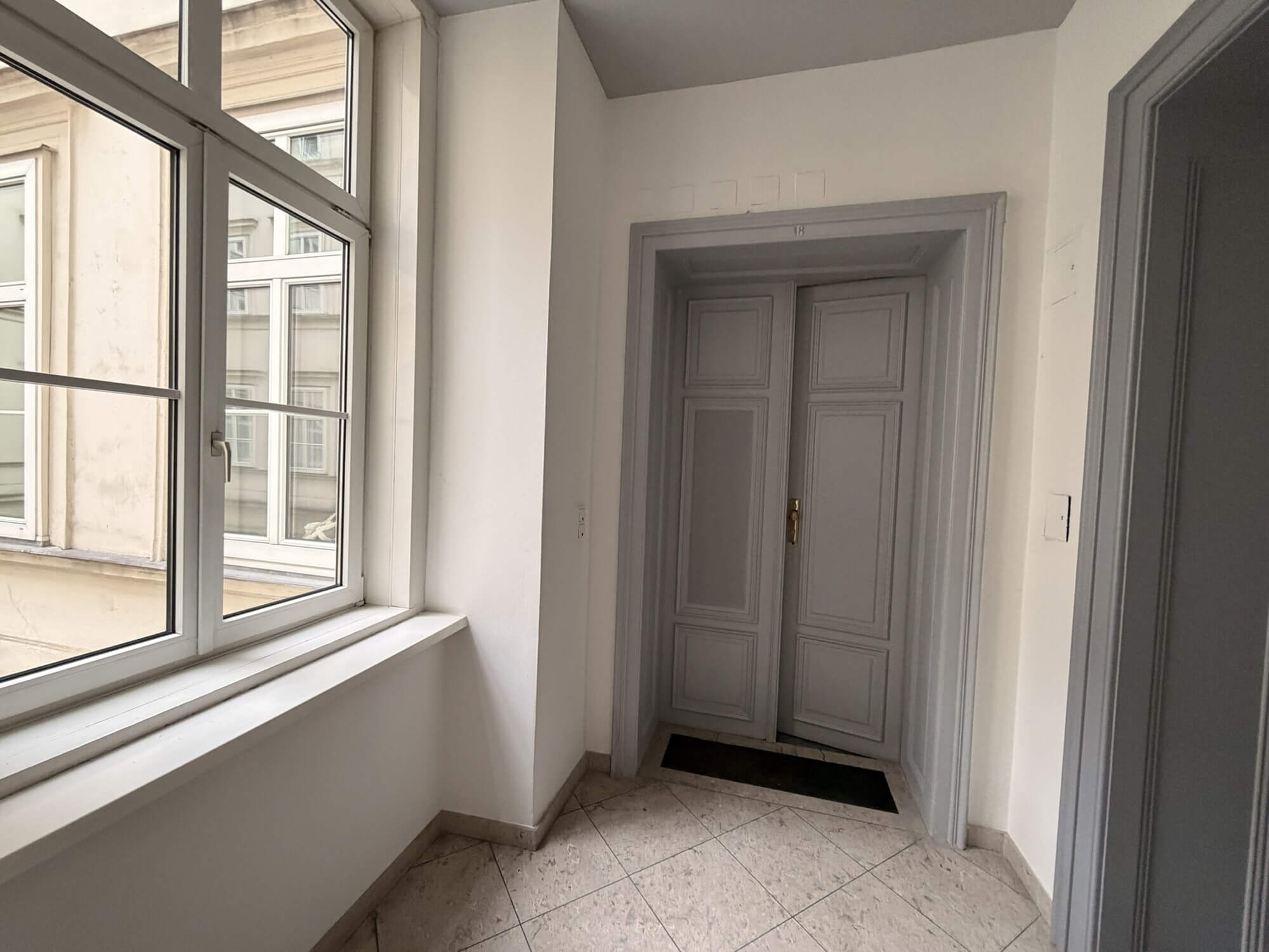 Right next to Kärntner Straße - office space