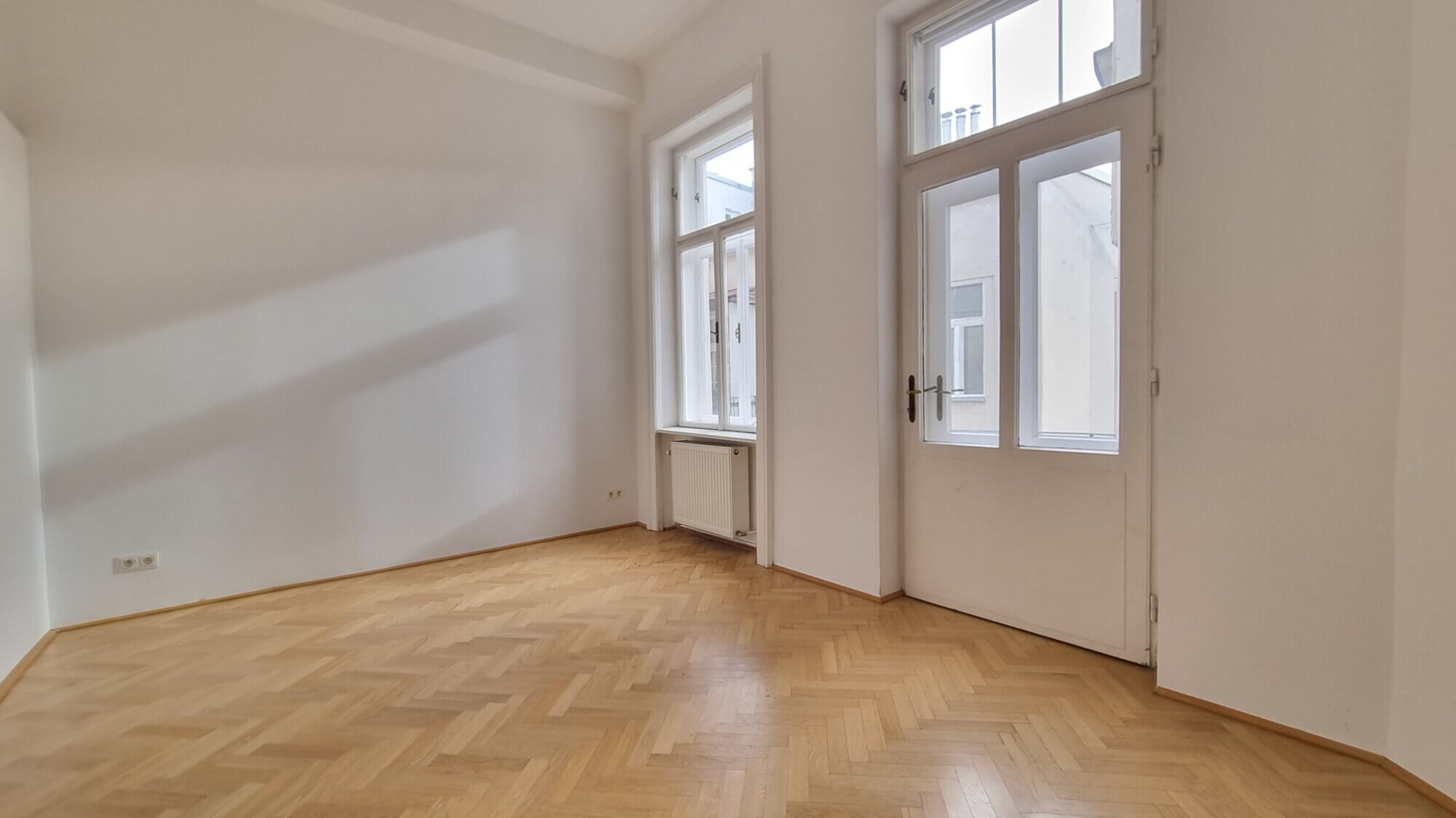 klassische Altbauwohnung mit Balkon - 4. Liftstock - beste Lage im 3. Bezirk