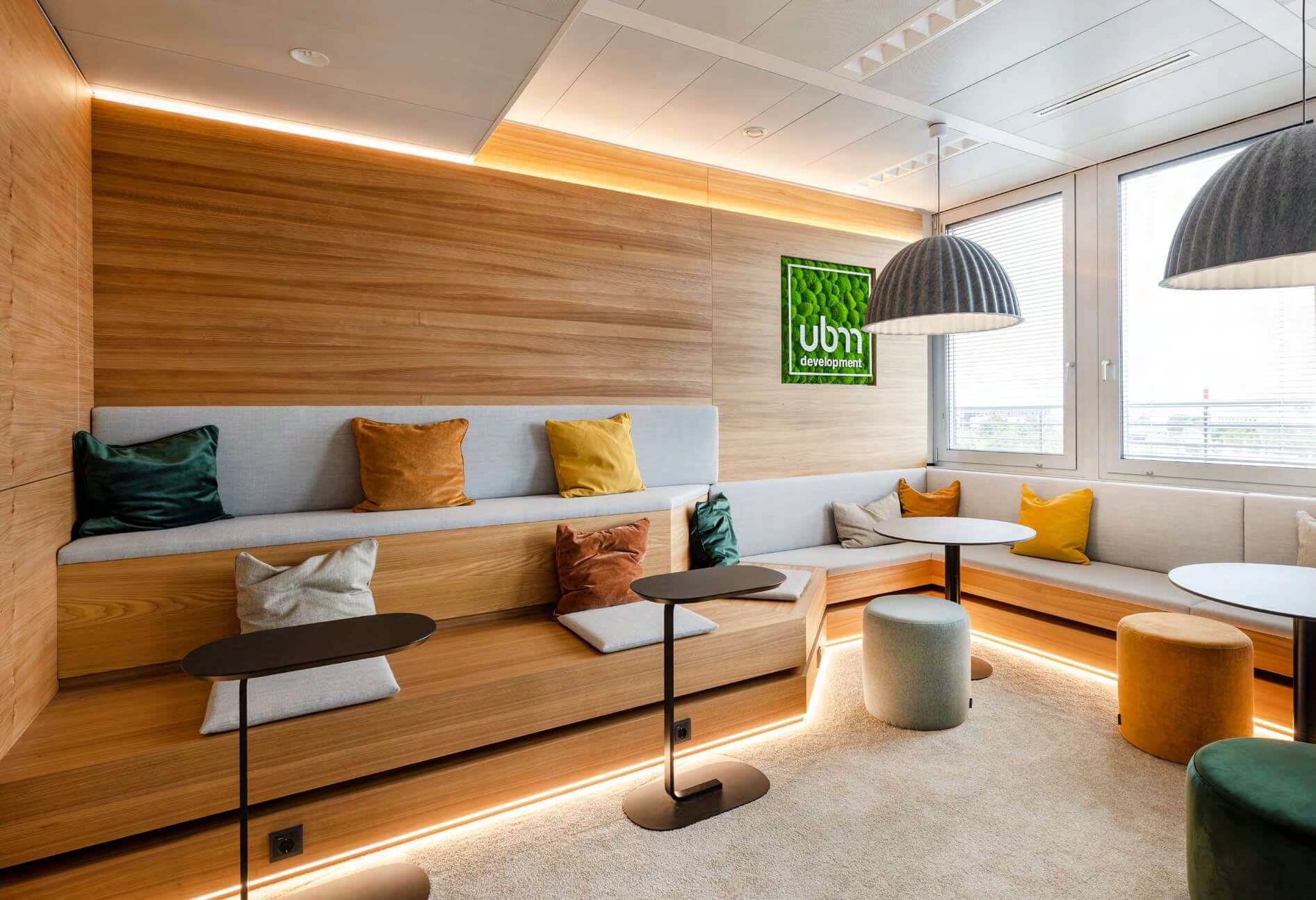 Möbliertes Terrassenbüro im Office Provider