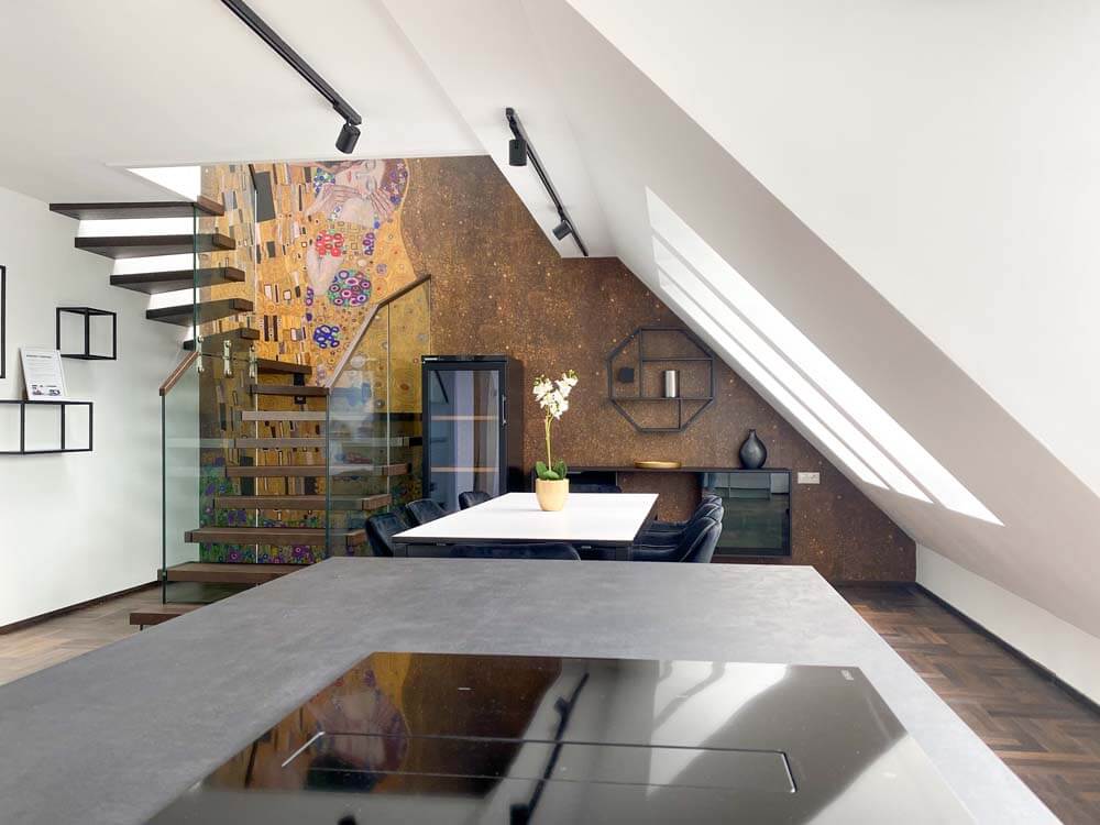 Dachgeschoßwohnung möbliert mit Balkon