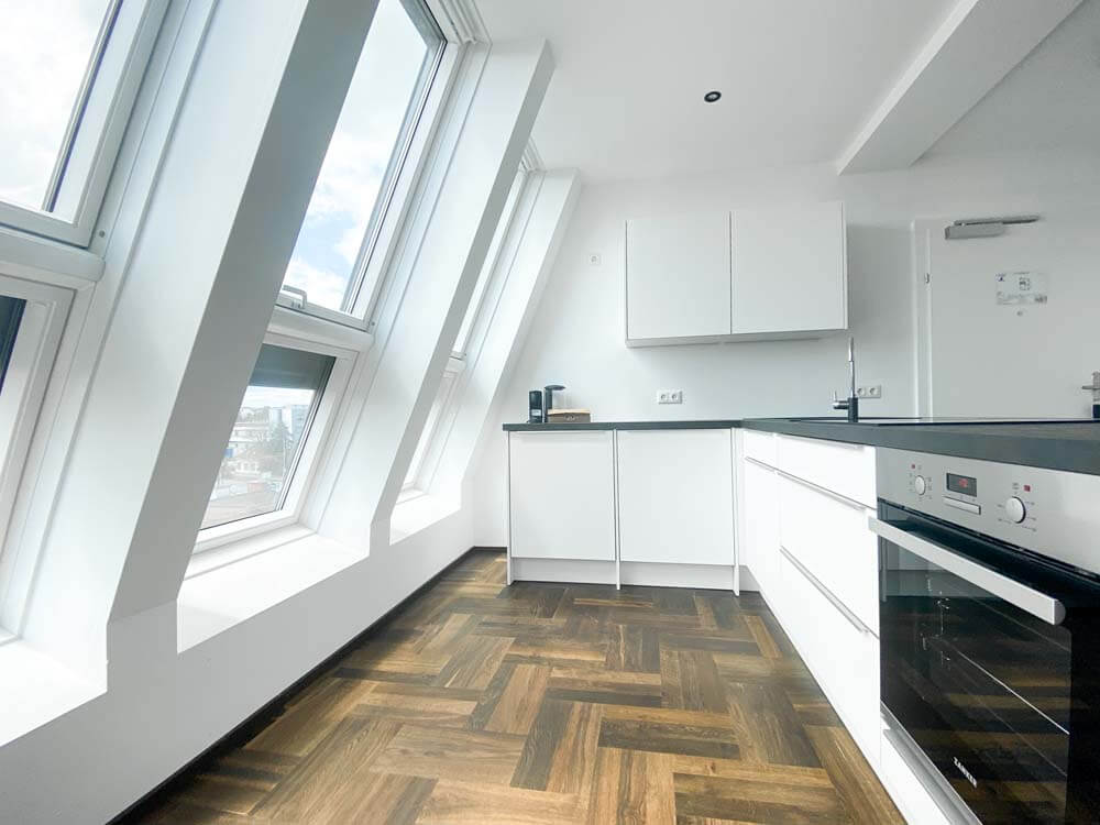 Dachgeschoßwohnung möbliert mit Balkon