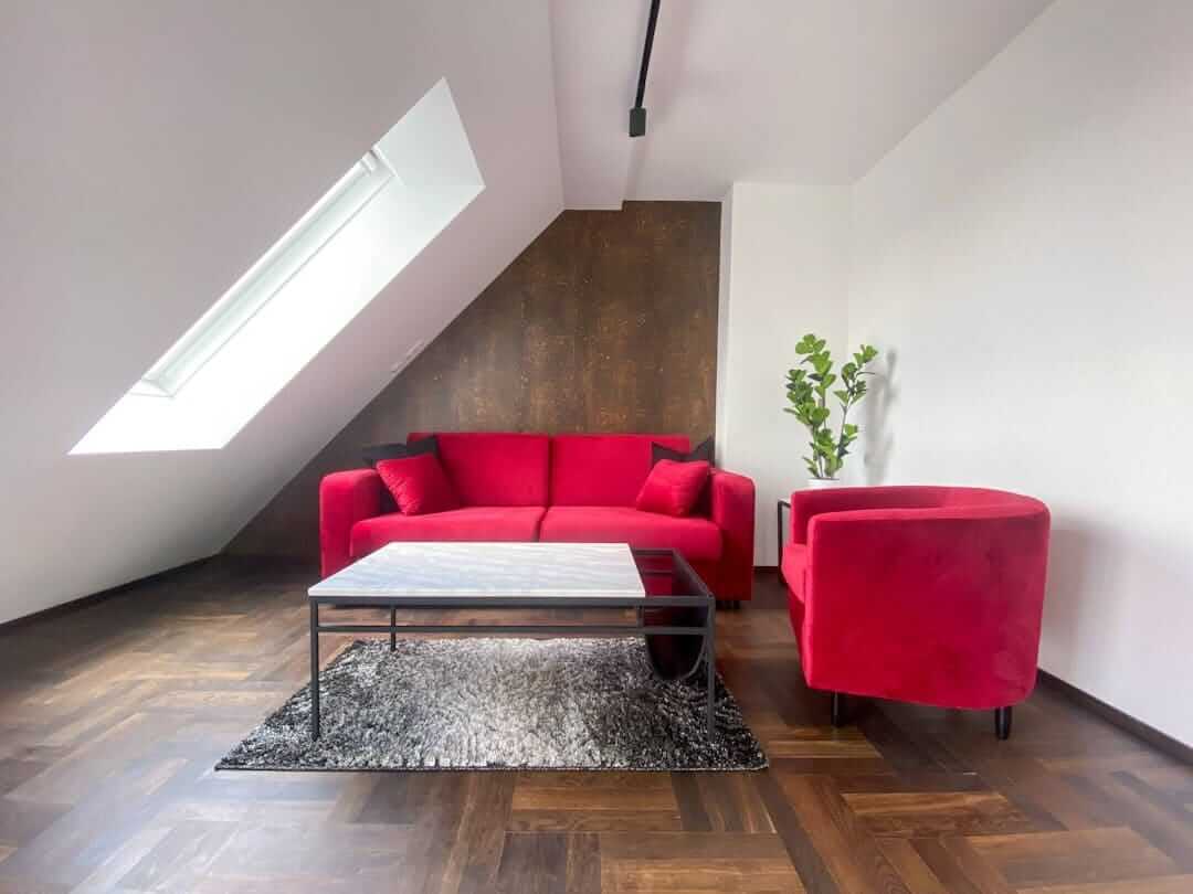 Dachgeschoßwohnung möbliert mit Balkon