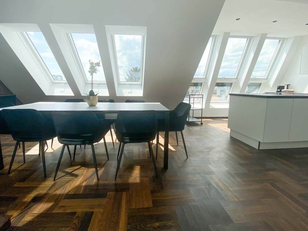 Dachgeschoßwohnung möbliert mit Balkon