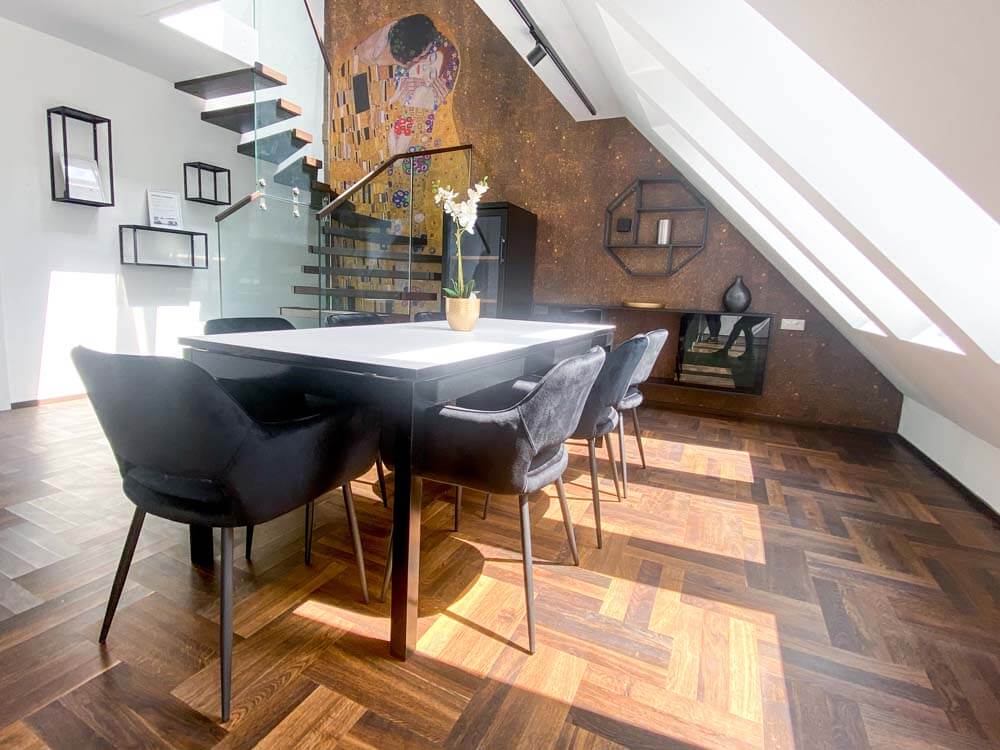 Dachgeschoßwohnung möbliert mit Balkon