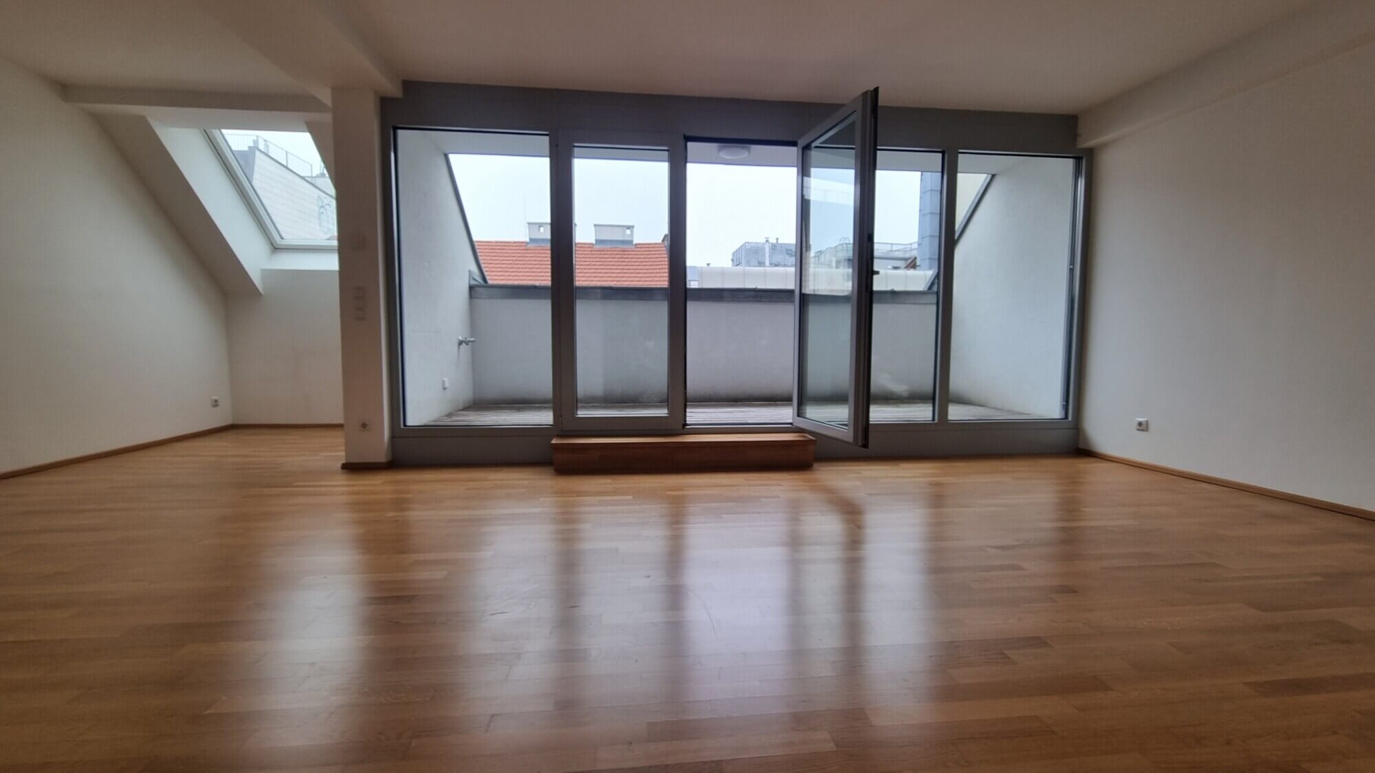 Top-floor apartment, first occupancy, 3 rooms with balcony