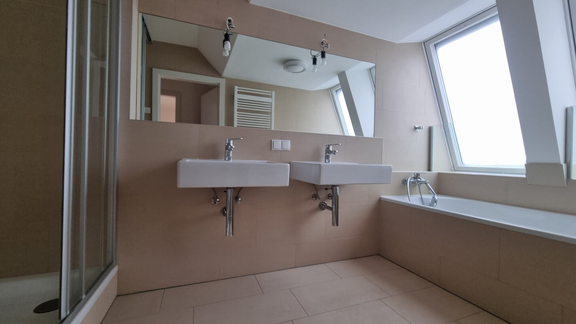 Top-floor apartment, first occupancy, 3 rooms with balcony