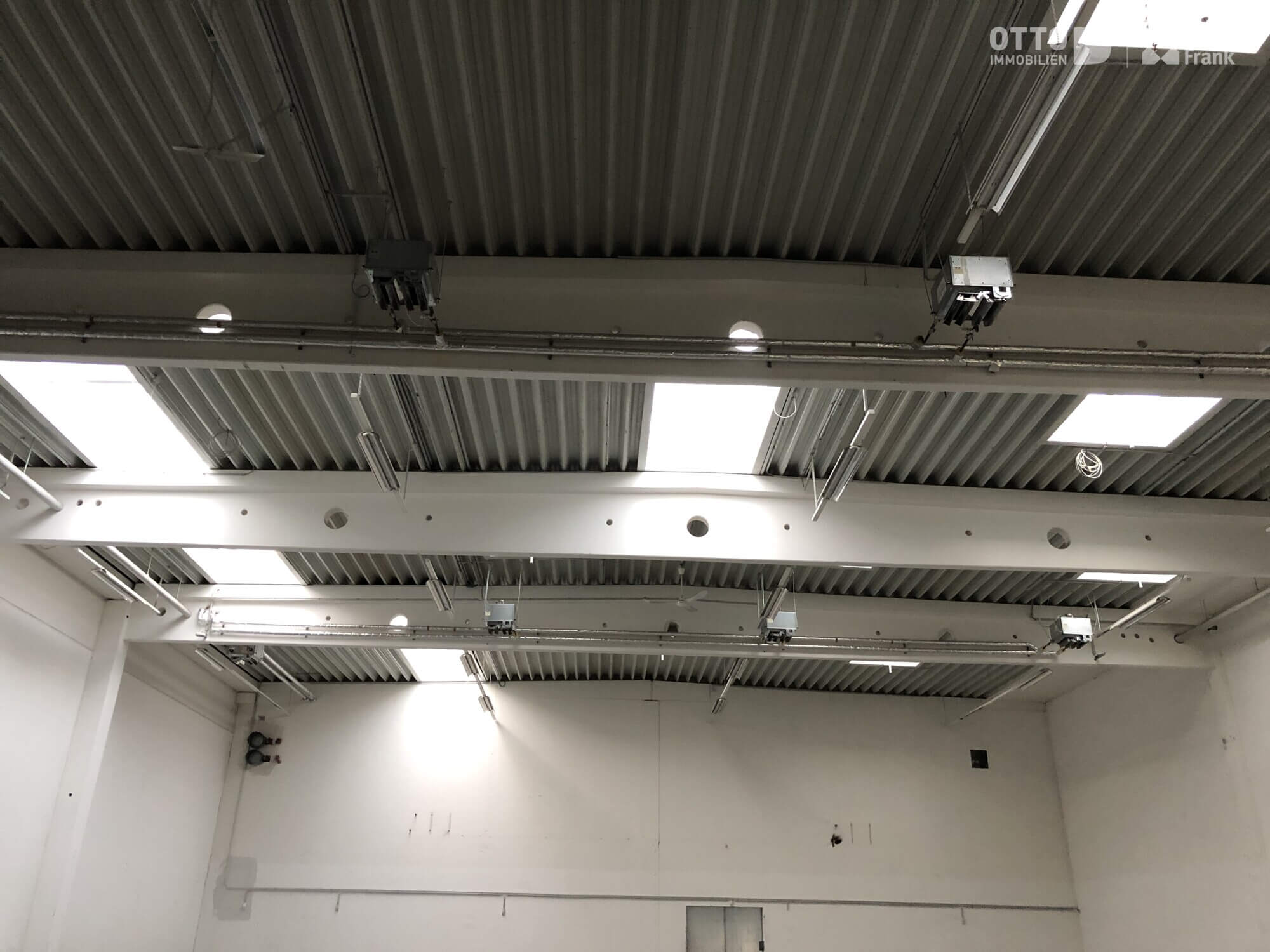 Moderne Lagerflächen an der S1