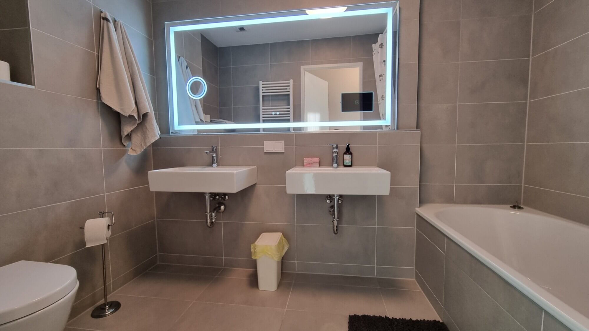 23rd floor – TrIIIple – fully furnished – for ren