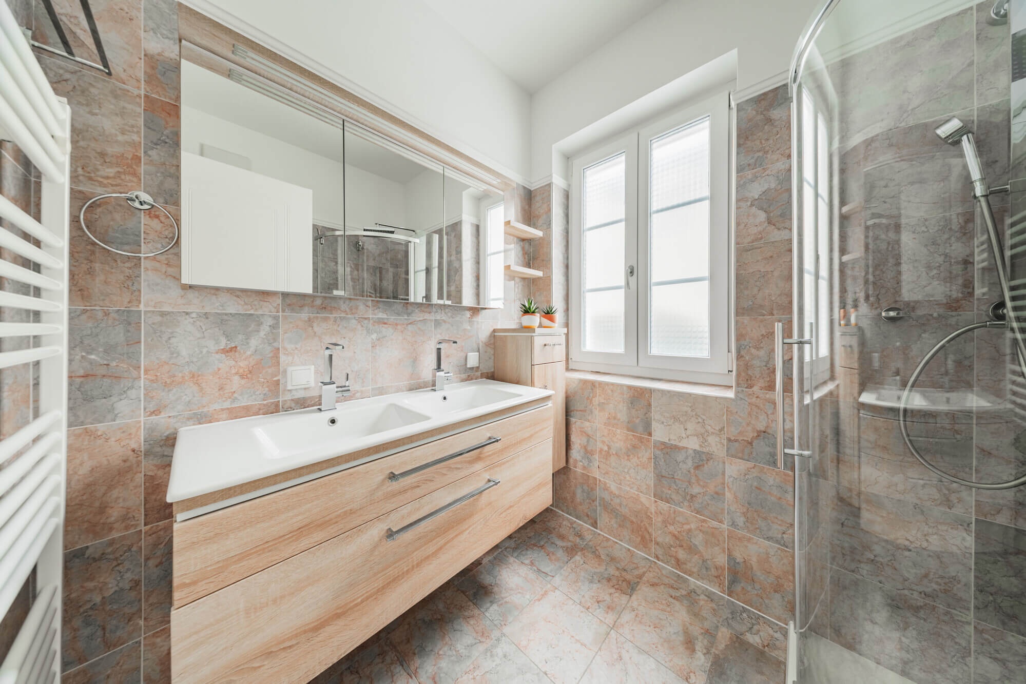 Luxuriöses Haus mit Pool in Fontana