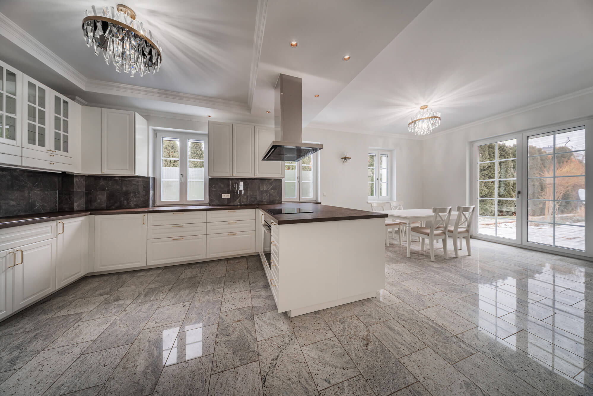 Luxuriöses Haus mit Pool in Fontana