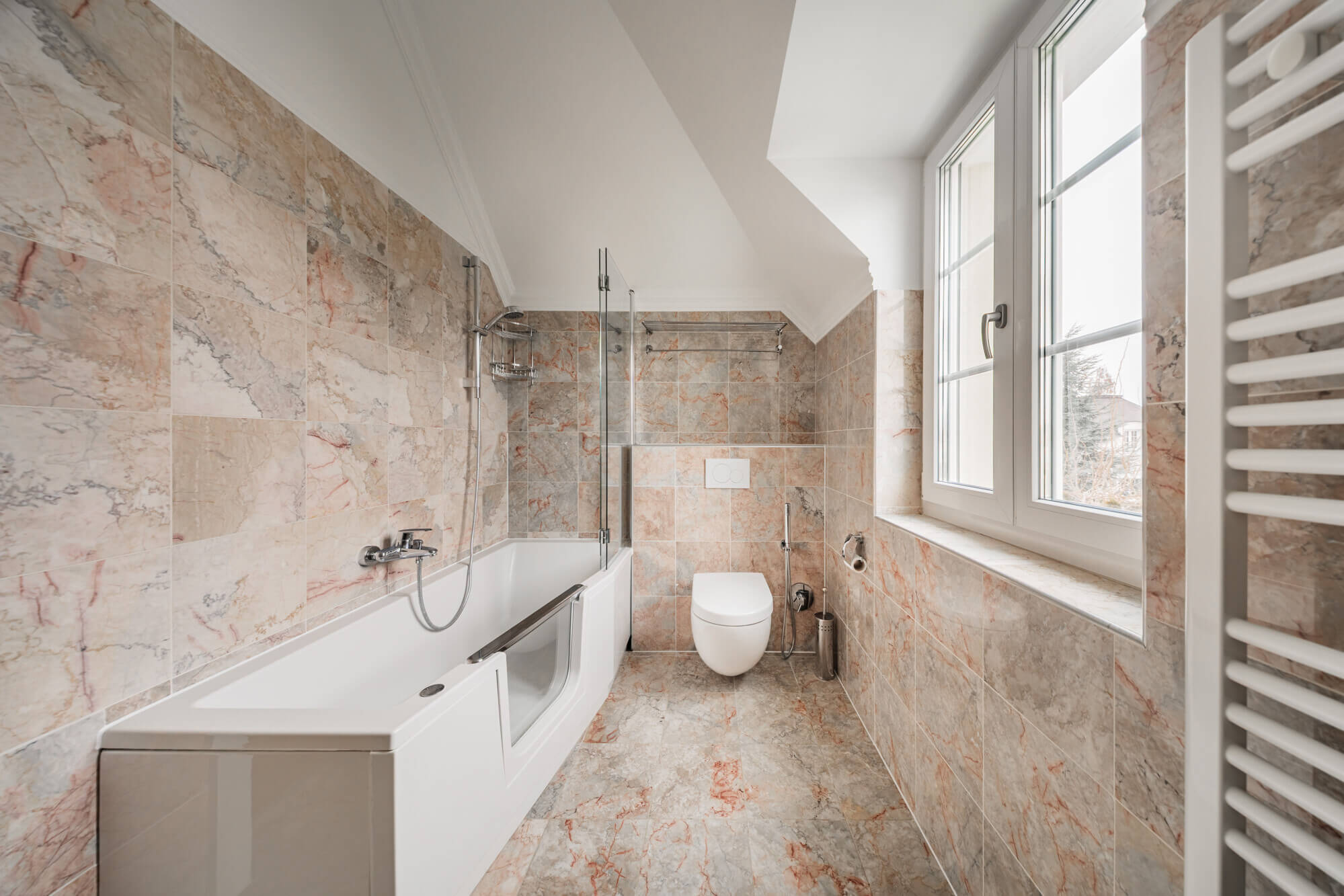 Luxuriöses Haus mit Pool in Fontana