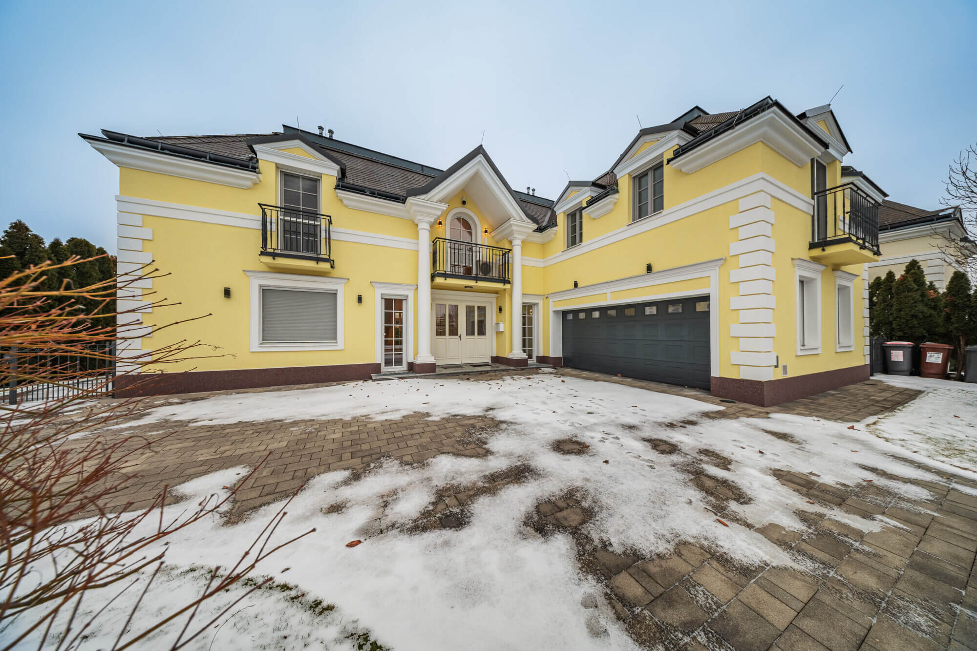 Luxuriöses Haus mit Pool in Fontana