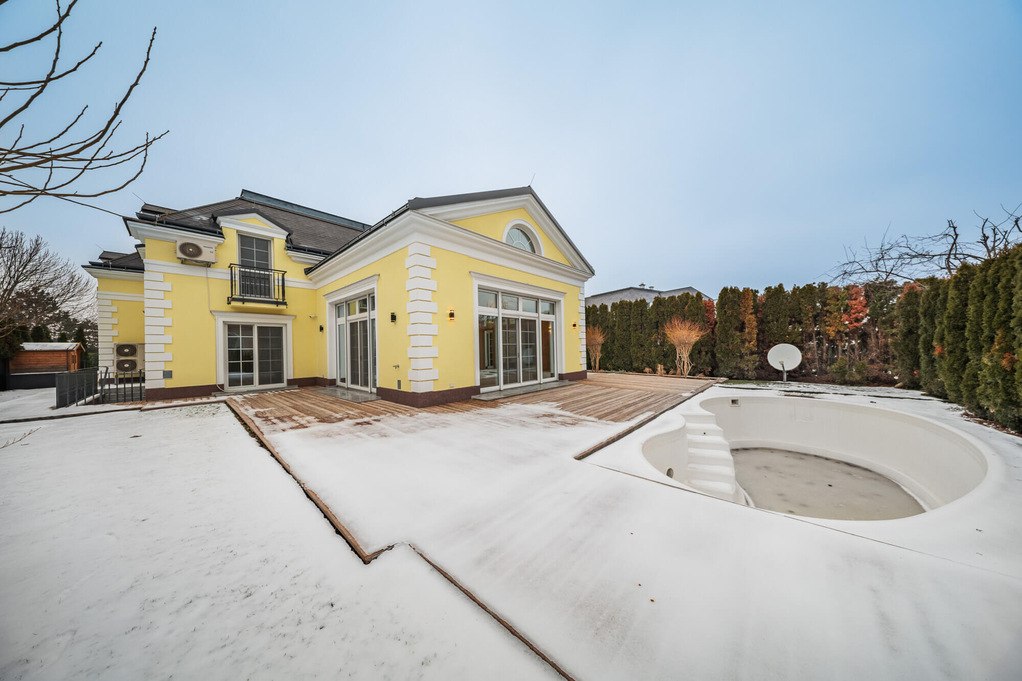 Luxuriöses Haus mit Pool in Fontana