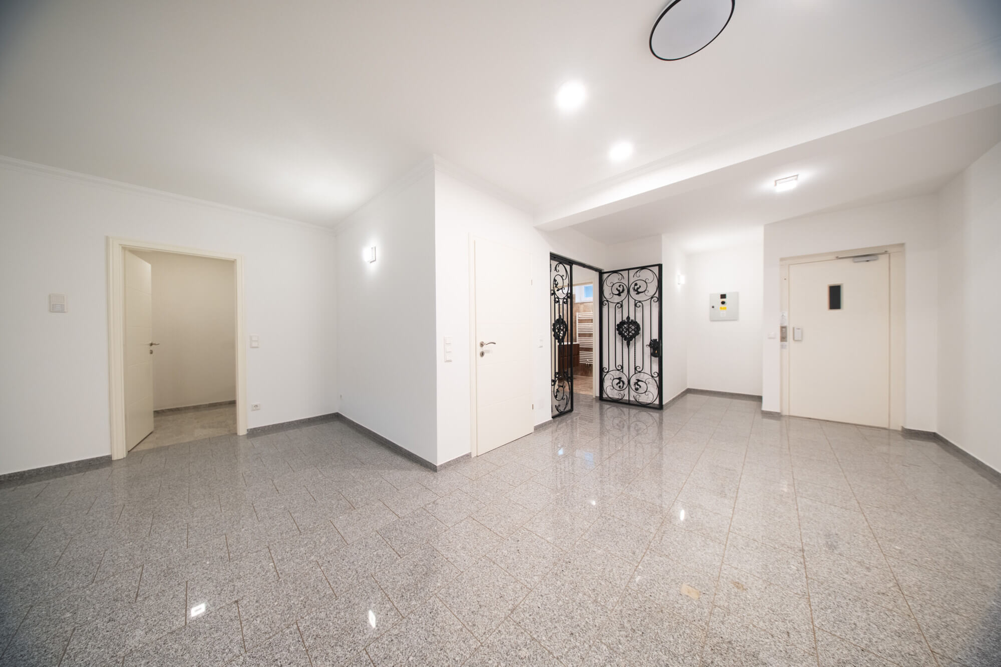 Luxuriöses Haus mit Pool in Fontana