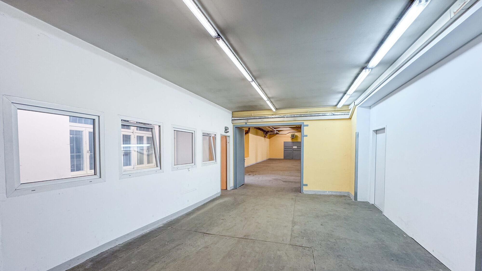 Gewerbeeinheit mit Lager und Büro