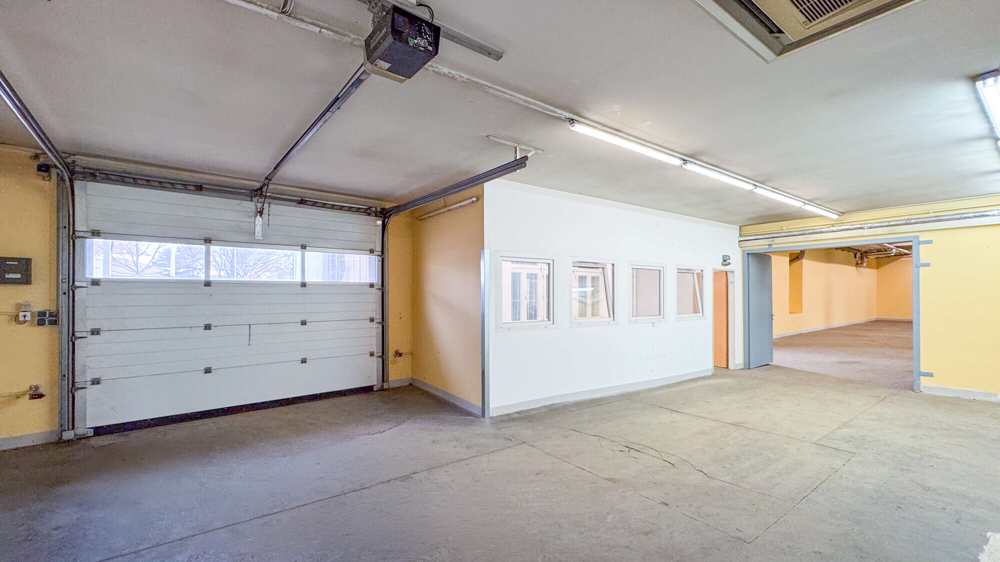 Gewerbeeinheit mit Lager und Büro