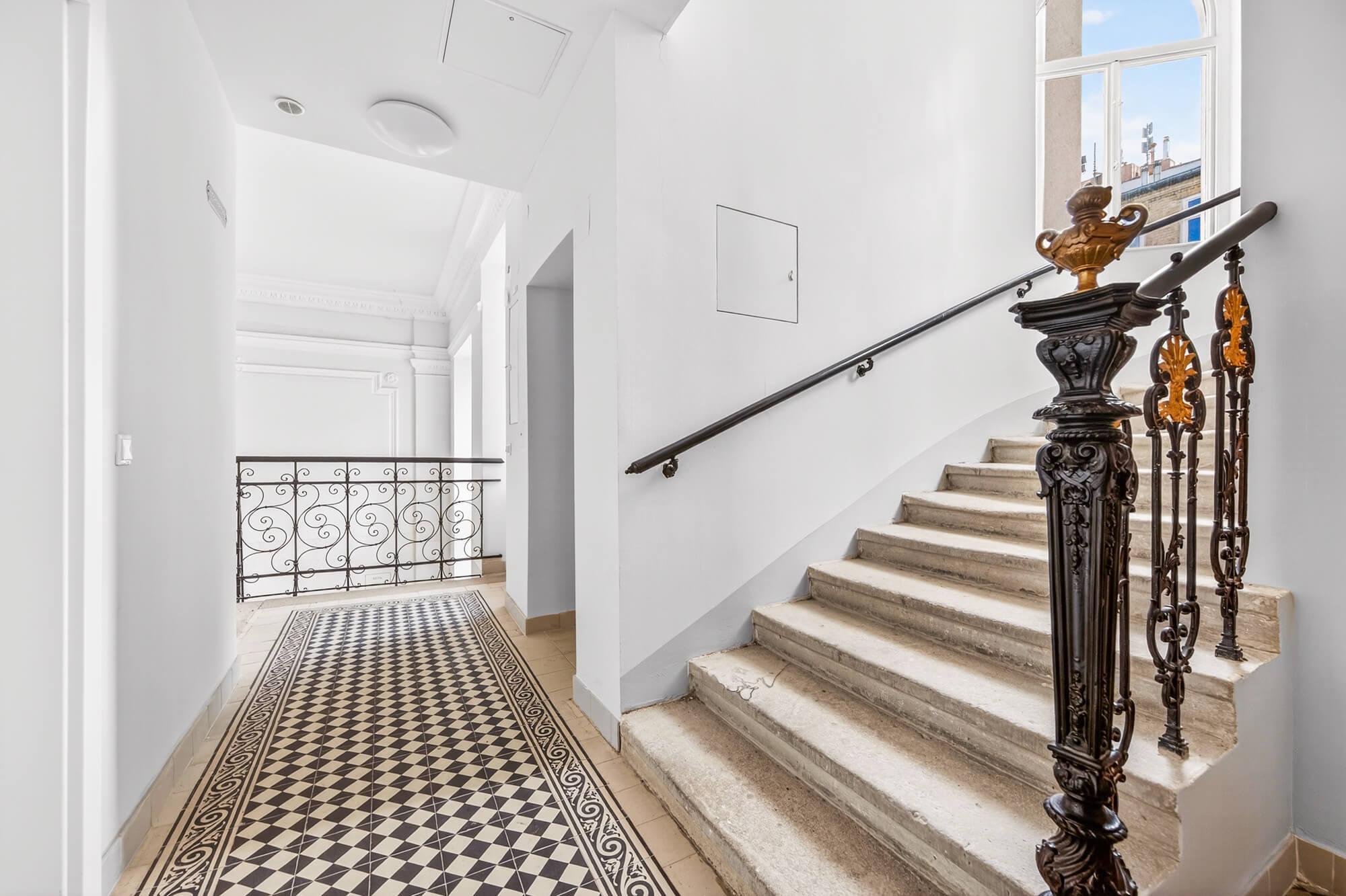 First-occupancy attic conversion near Schönbrunn