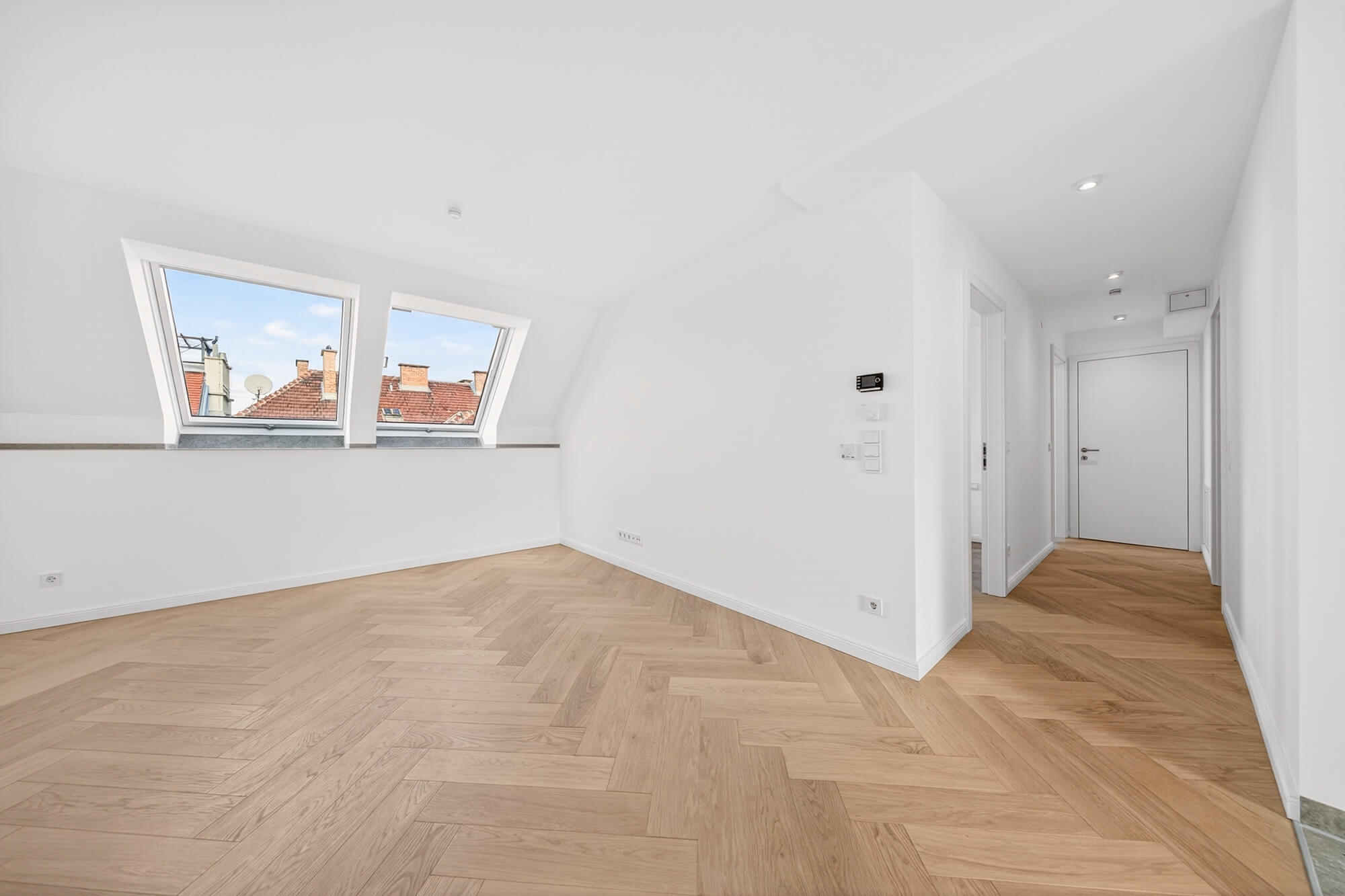 First occupancy with balcony near Schönbrunn