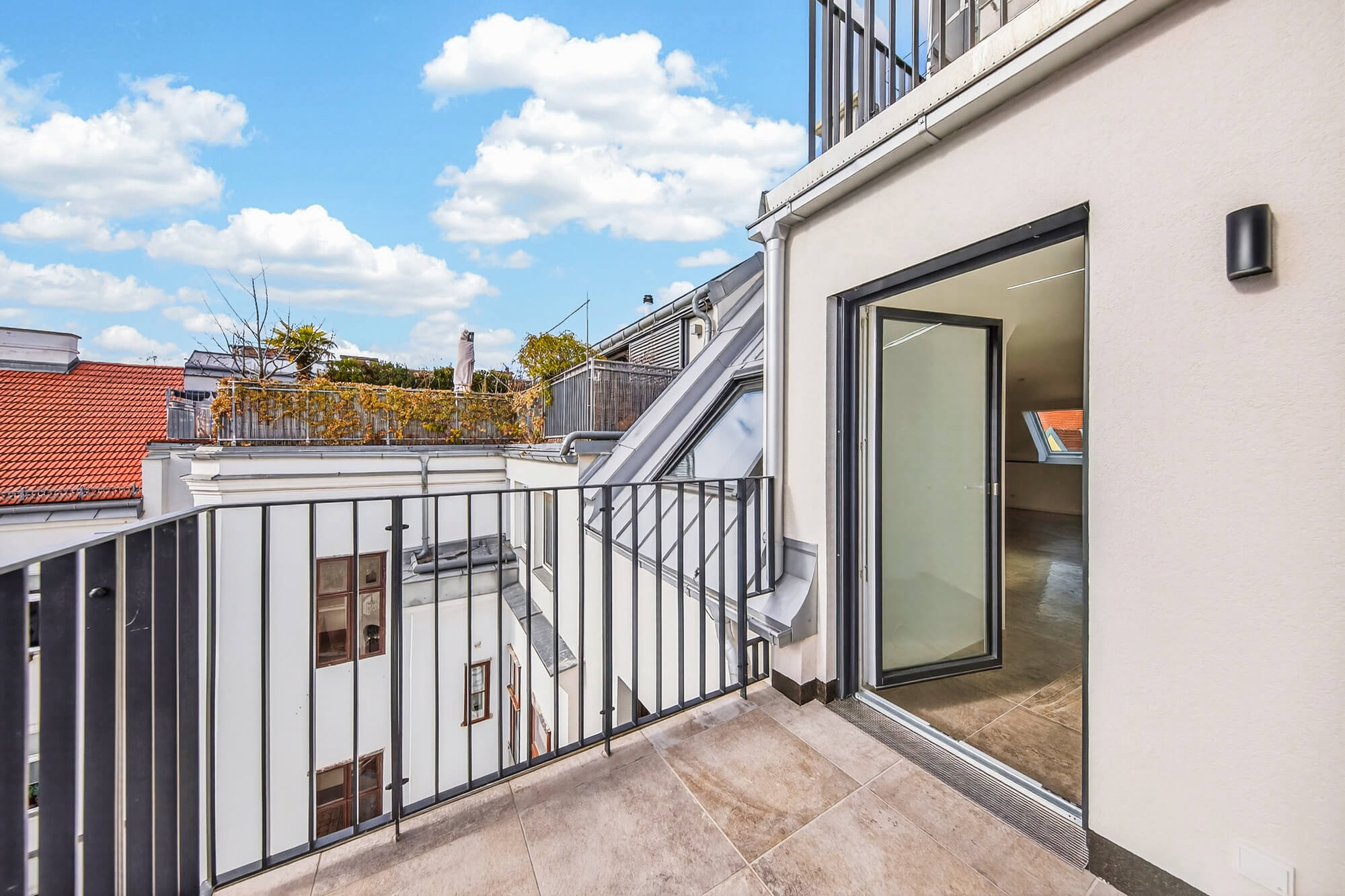 First occupancy with balcony near Schönbrunn