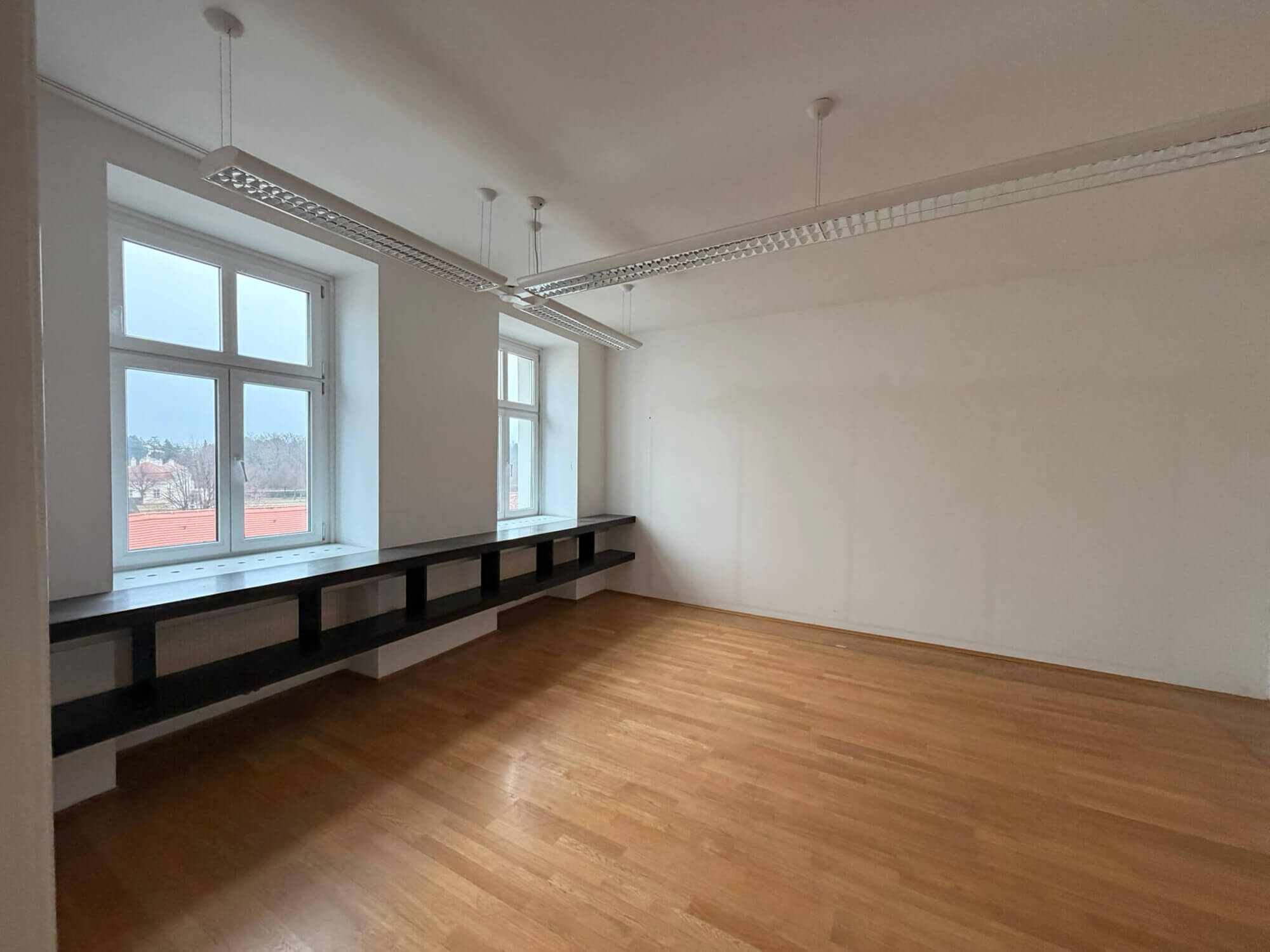 Helle Altbauflächen mit Blick auf Schloss Belvedere