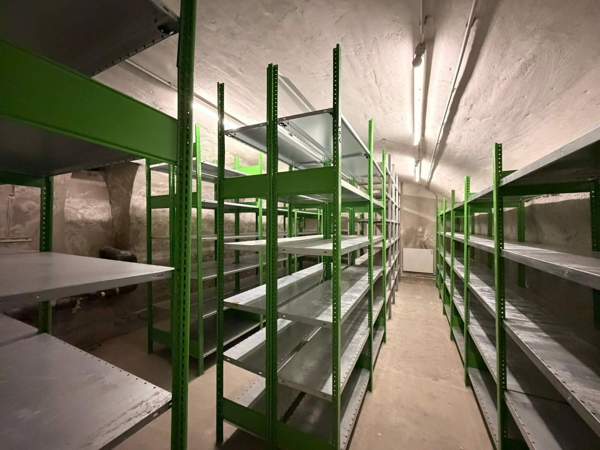 Helle Altbauflächen mit Blick auf Schloss Belvedere