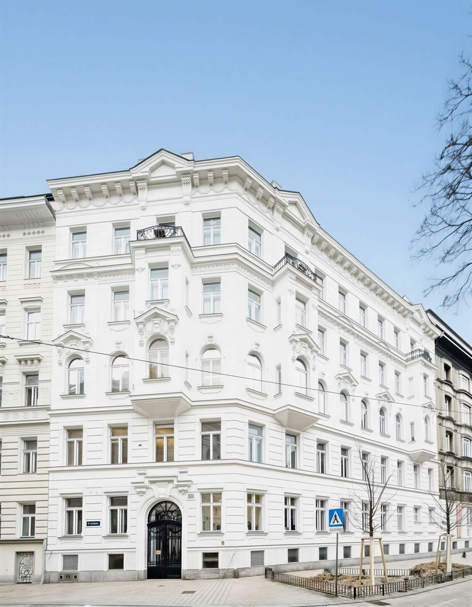 Lichtdurchflutetes klimatisiertes Altbaubüro