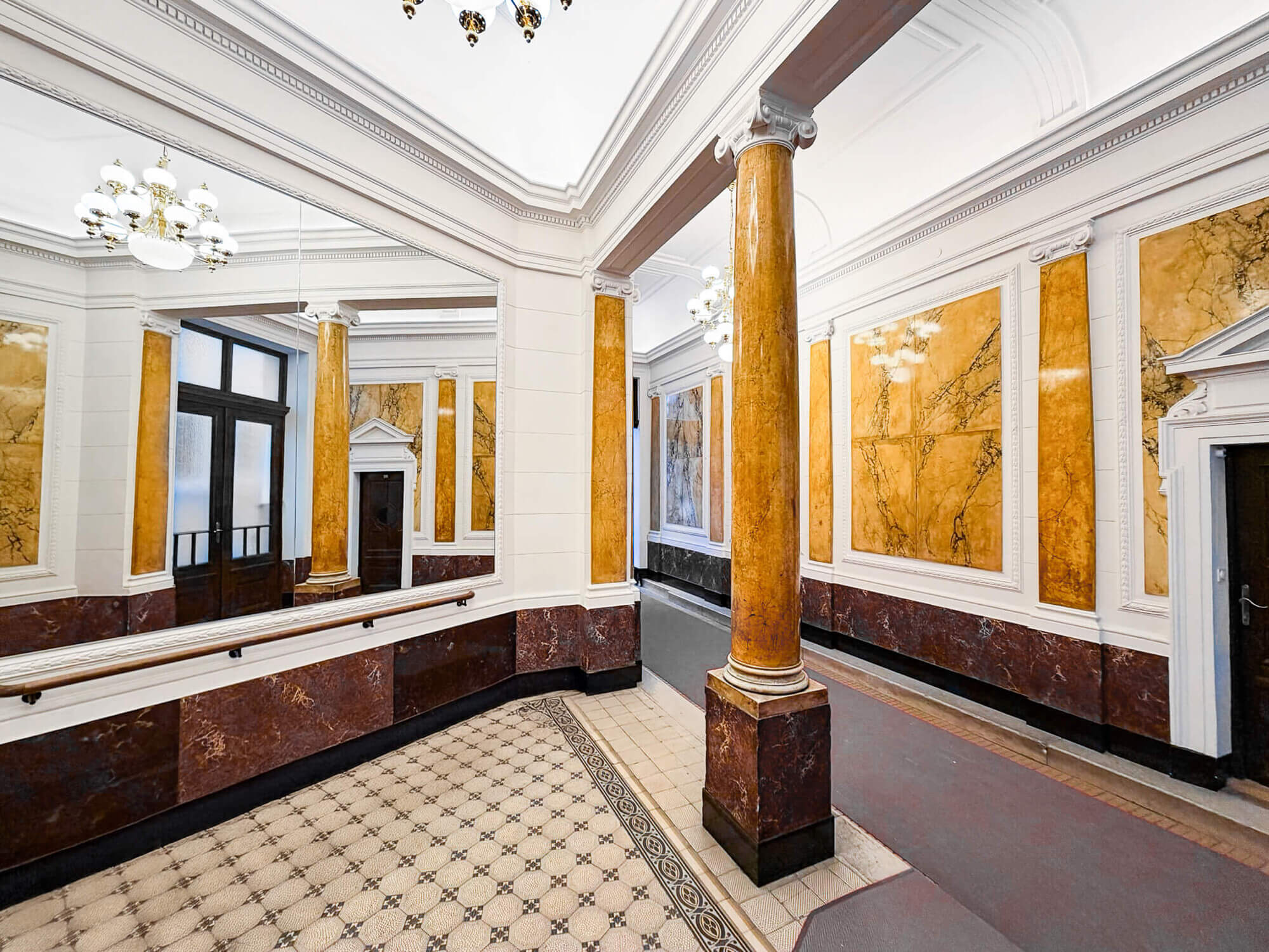 Lichtdurchflutetes klimatisiertes Altbaubüro