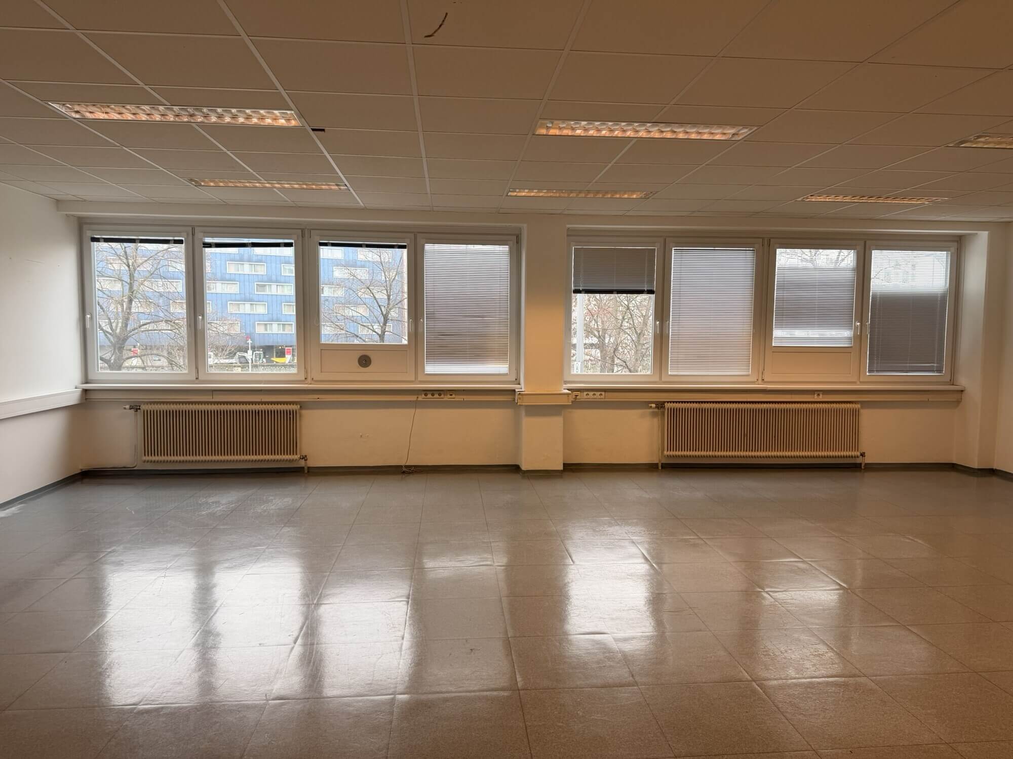 Gleich neben der U-Bahn Längenfeldgasse