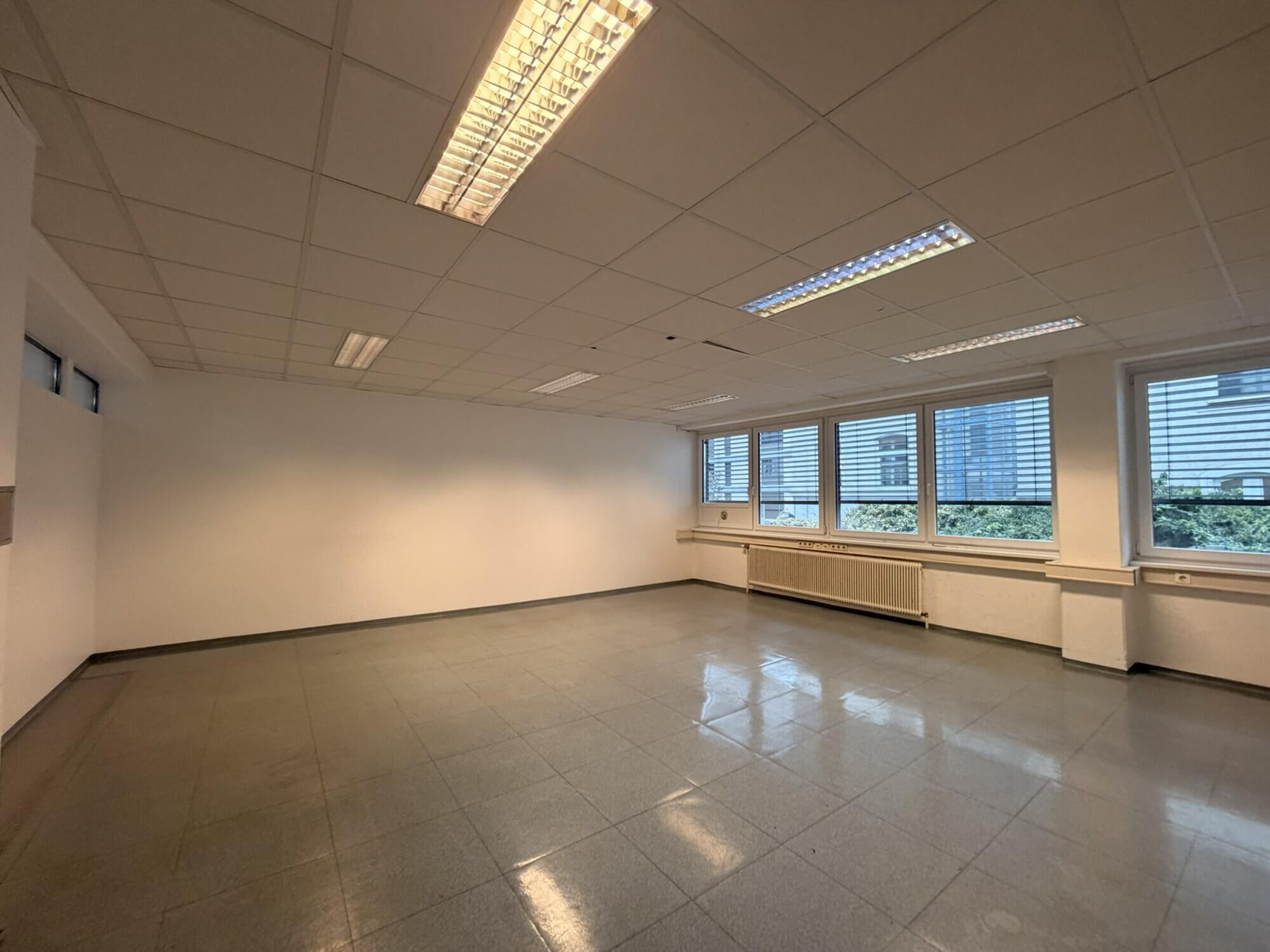 Gleich neben der U-Bahn Längenfeldgasse