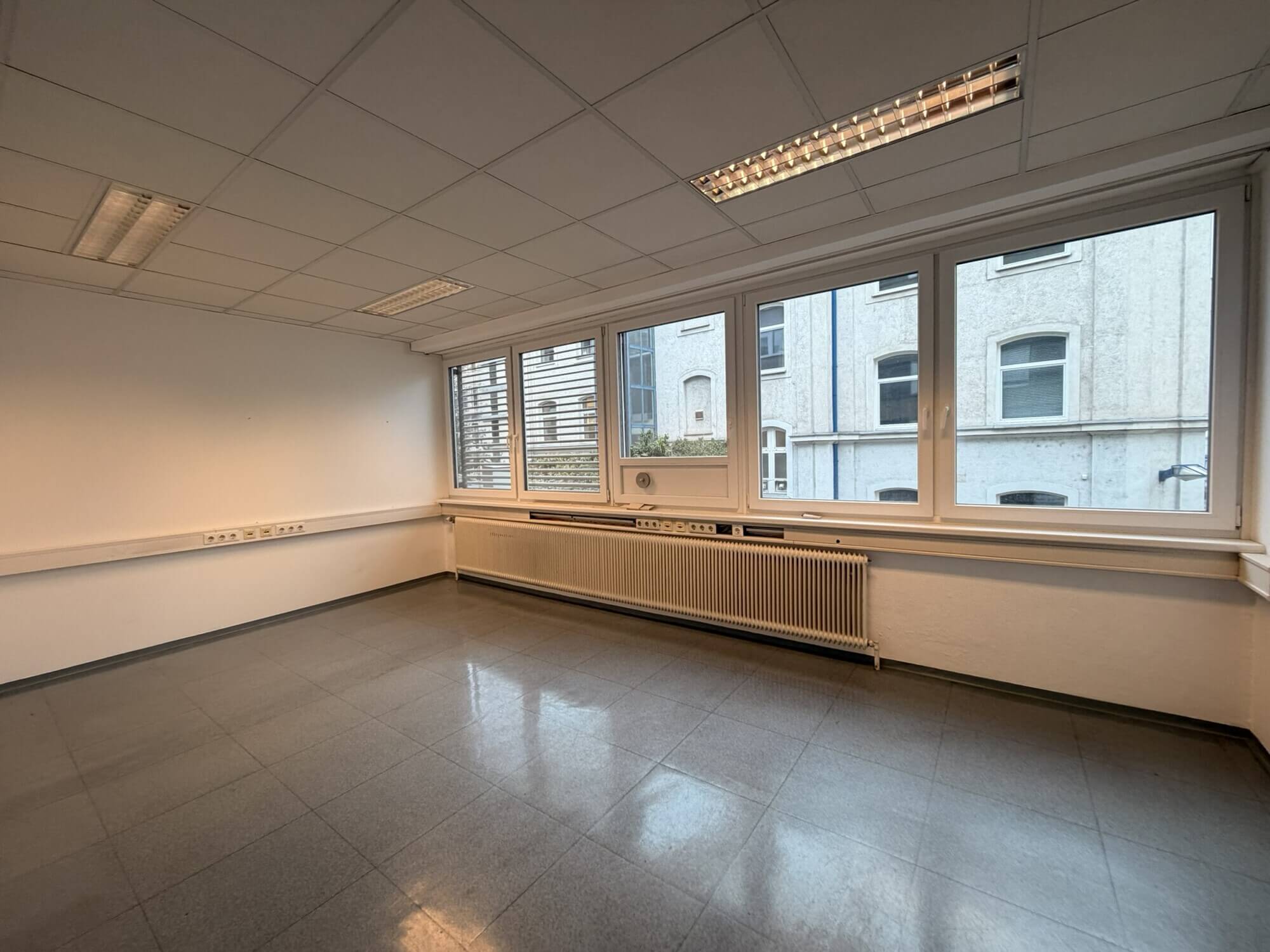 Gleich neben der U-Bahn Längenfeldgasse