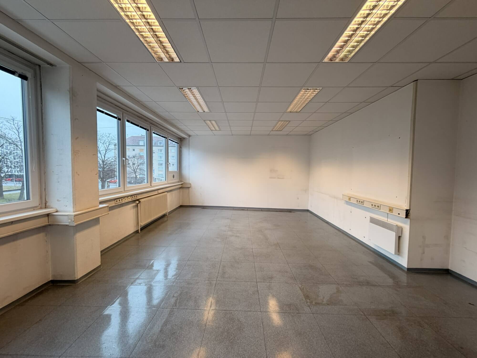 Gleich neben der U-Bahn Längenfeldgasse