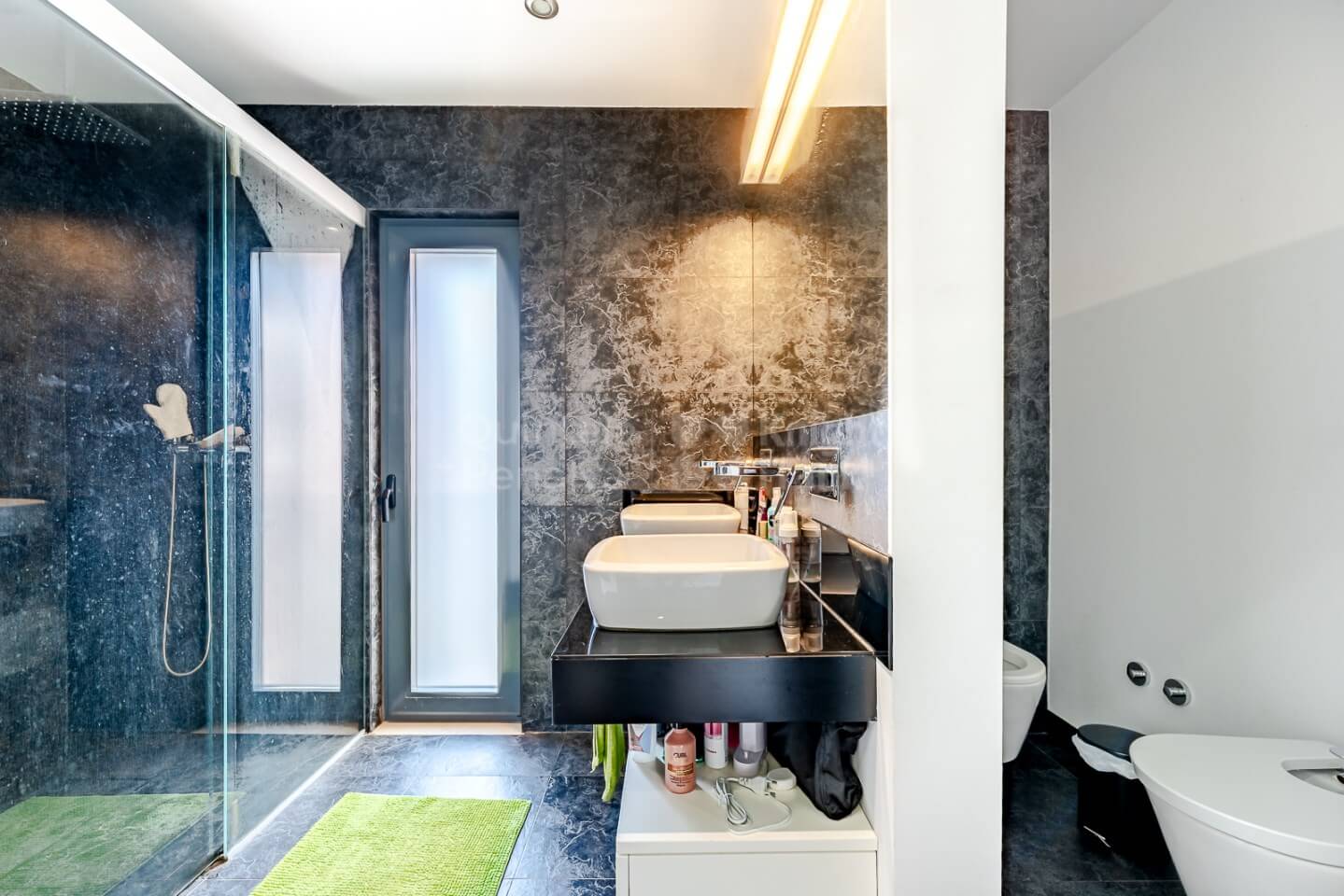 Moderne 4-Schlafzimmer-Villa mit Salzwasserpool in Caxias