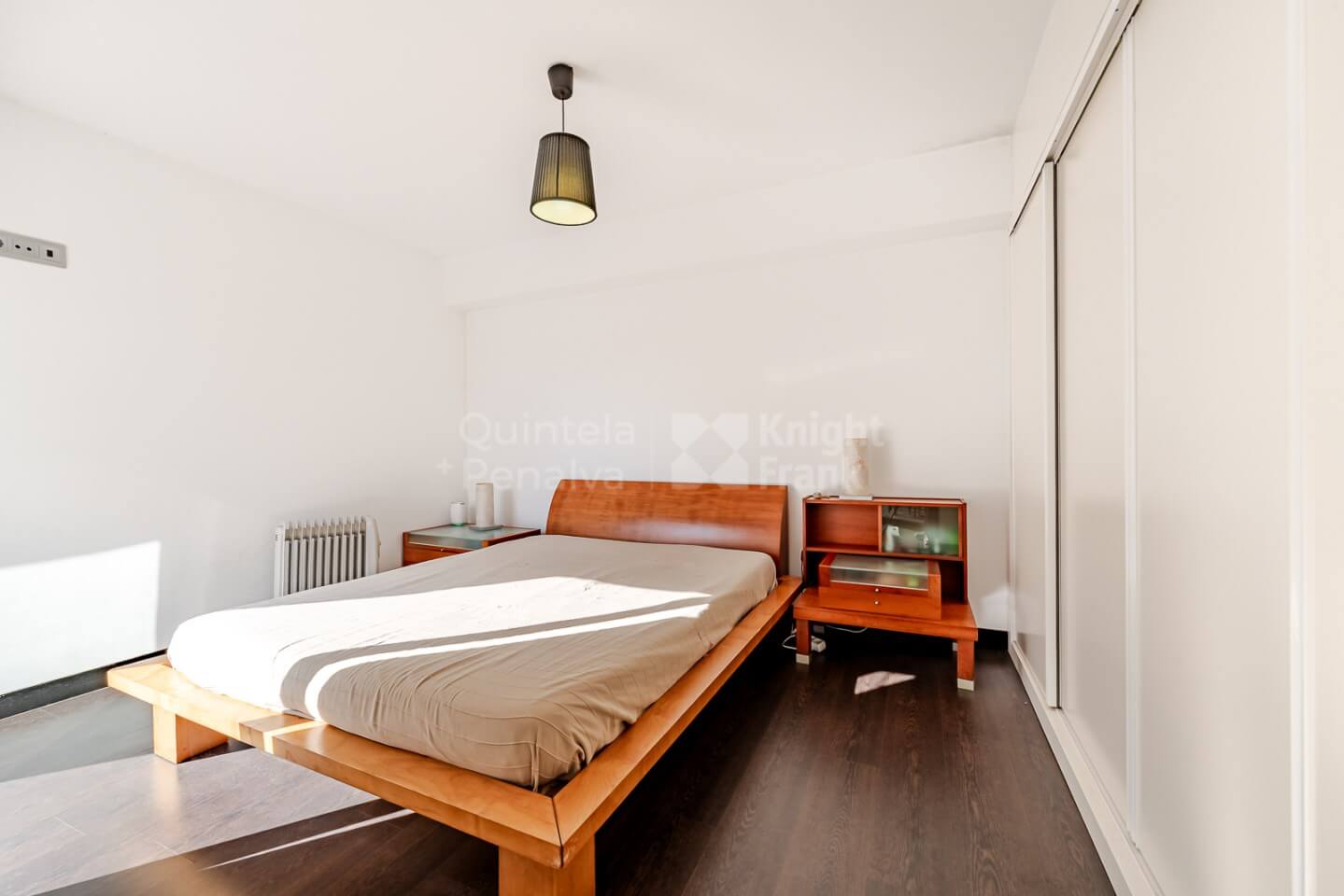 Moderne 4-Schlafzimmer-Villa mit Salzwasserpool in Caxias