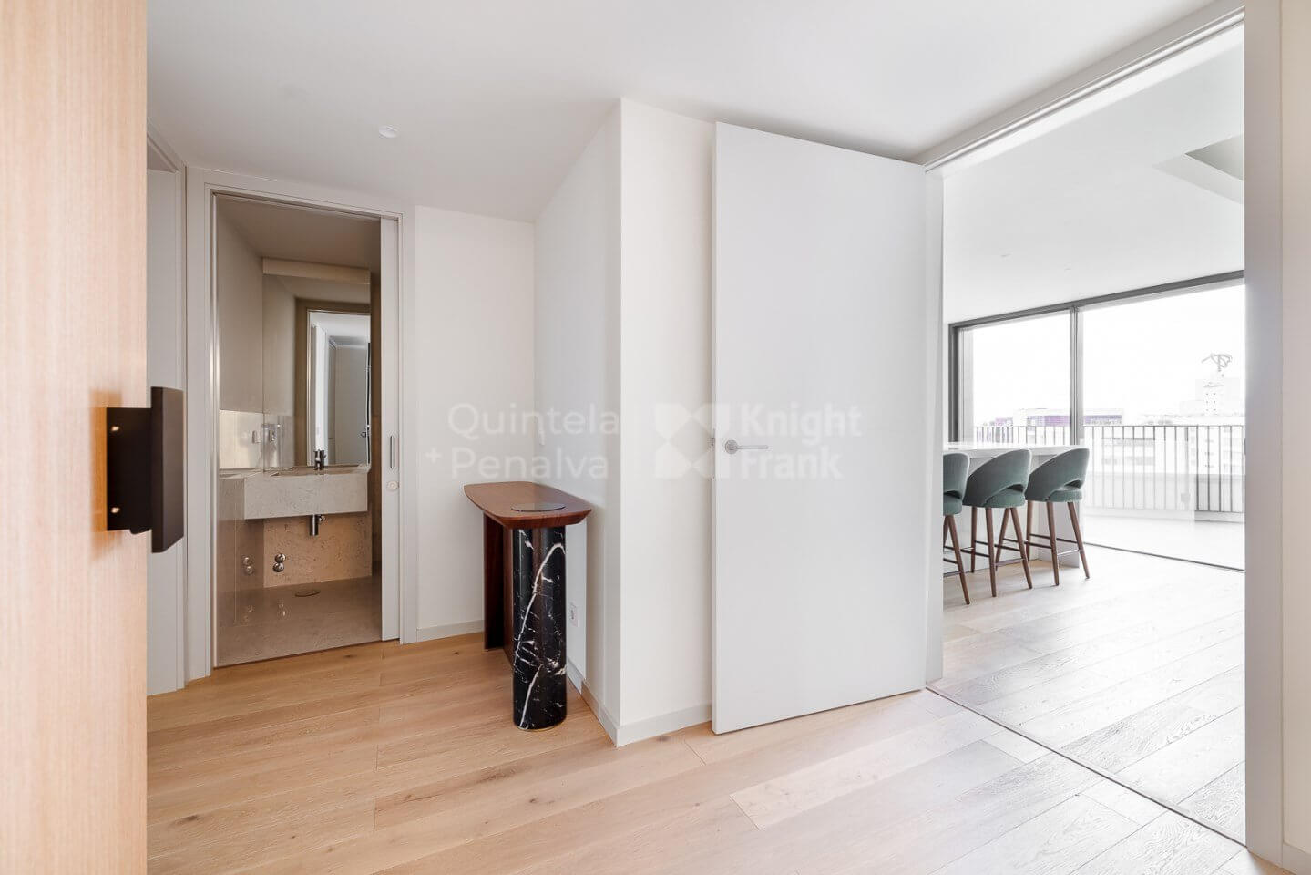 2-bedroom flat with river views in Parque das Nações