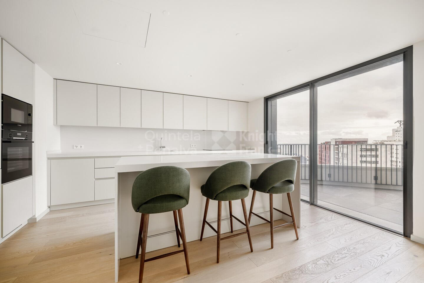 2-bedroom flat with river views in Parque das Nações